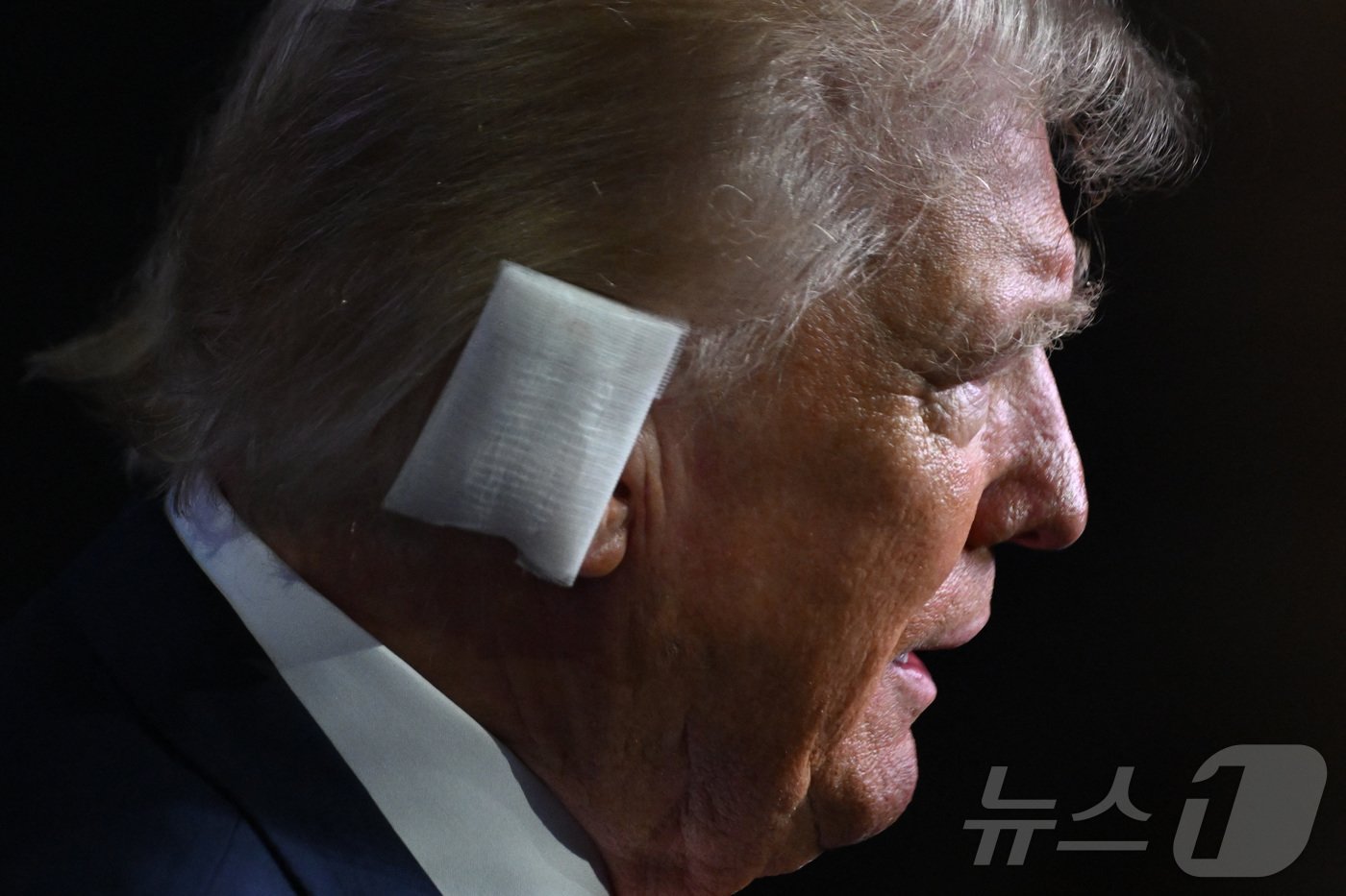 본문 이미지 - 15일(현지시간) 미국 공화당 대선 후보인 도널드 트럼프 전 대통령이 위스콘신주 밀워키에서 열린 공화당 전당대회에 참석하고 있다. 2024.07.15. ⓒ 로이터=뉴스1 ⓒ News1 장시온 기자