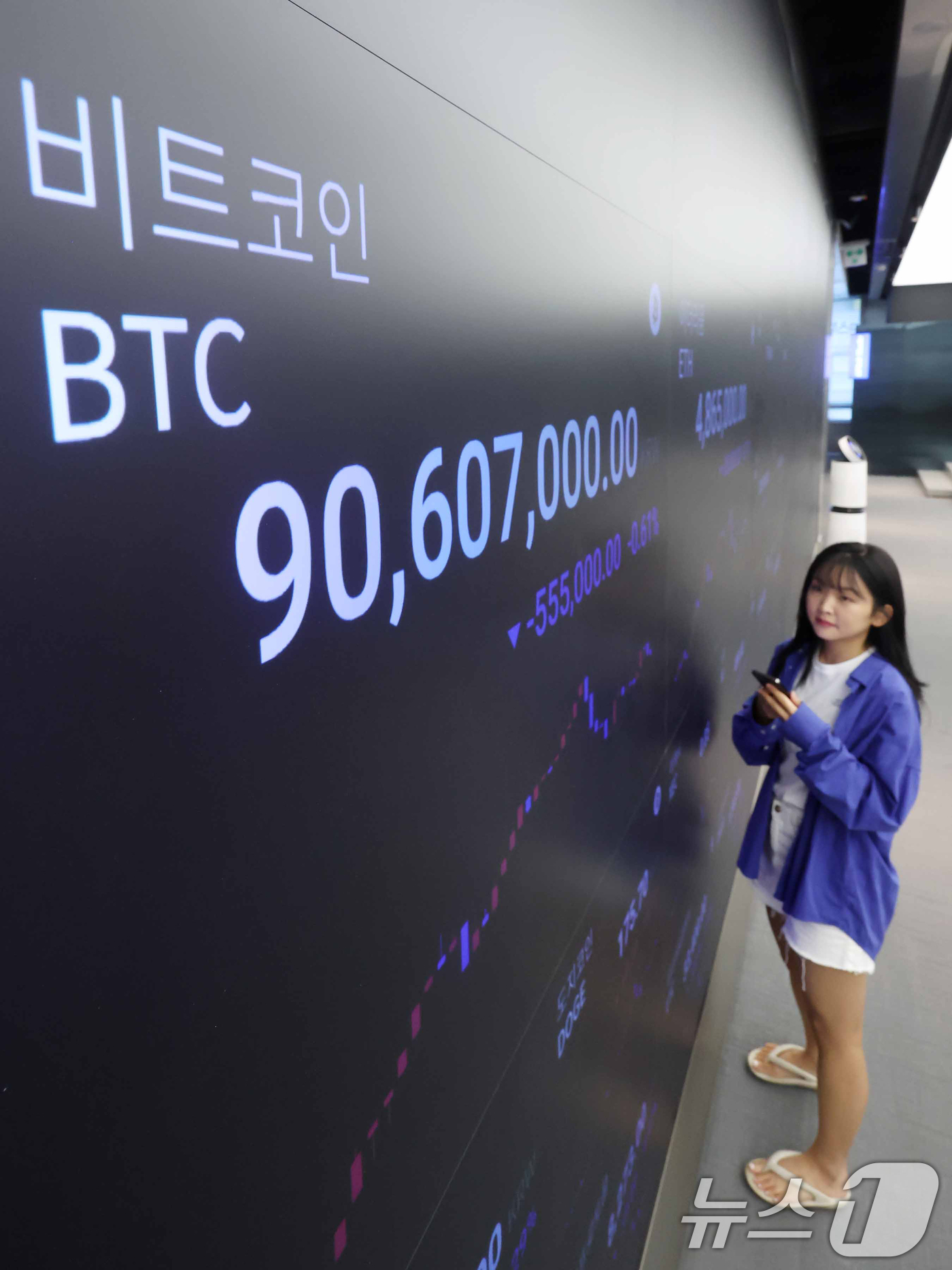 (서울=뉴스1) 민경석 기자 = 비트코인(BTC)이 9000만원대 가격을 회복했다. 도널드 트럼프 전 대통령 피격 이후 가격이 상승 흐름을 탔고, 비트코인 현물 상장지수펀드(ETF …