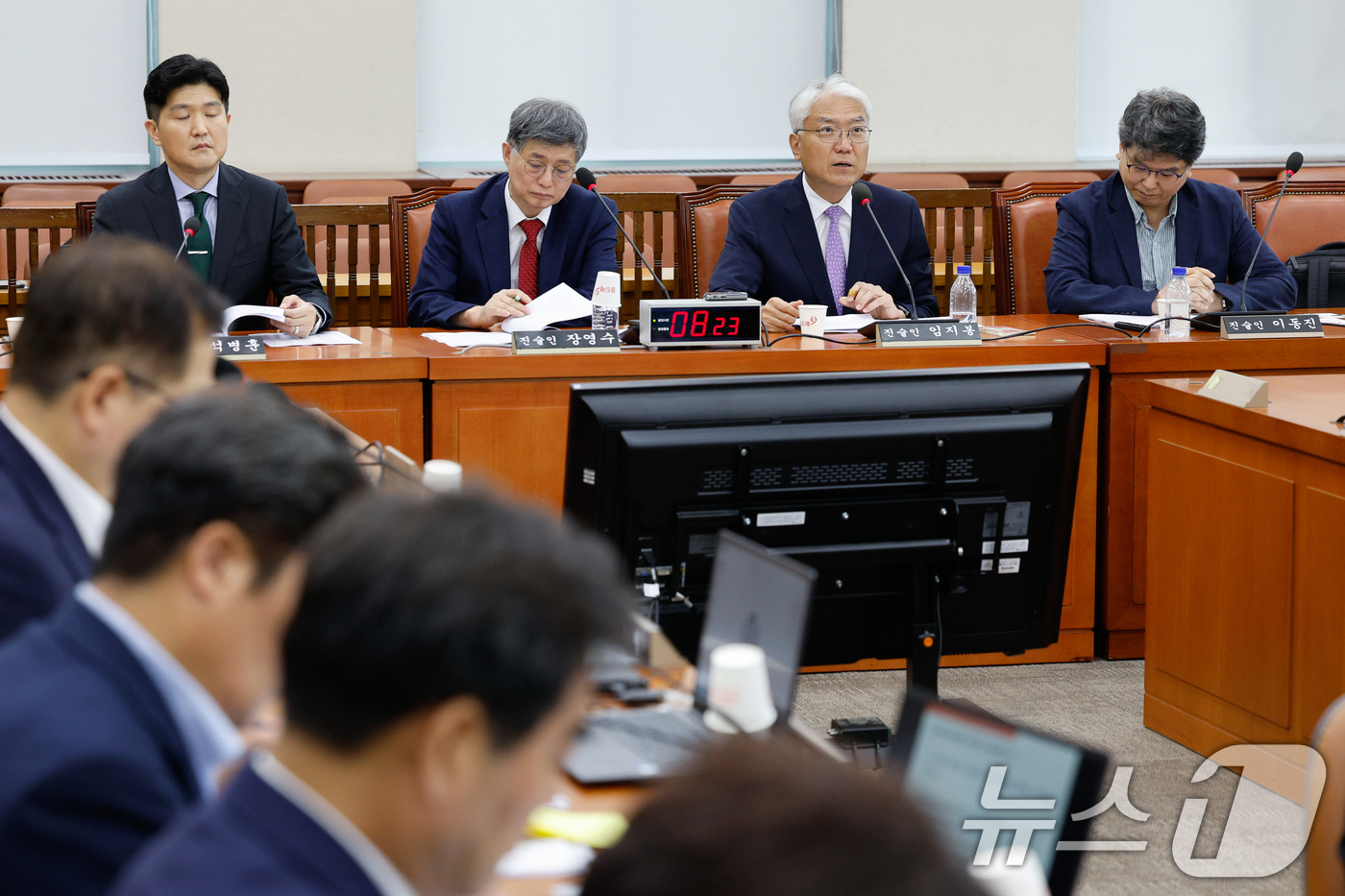 (서울=뉴스1) 안은나 기자 = 임지봉 서강대학교 법학전문대학원 교수가 16일 오후 서울 여의도 국회 행정안전위원회에서 열린 '민생위기 극복을 위한 특별조치법안' 입법 공청회에 진 …