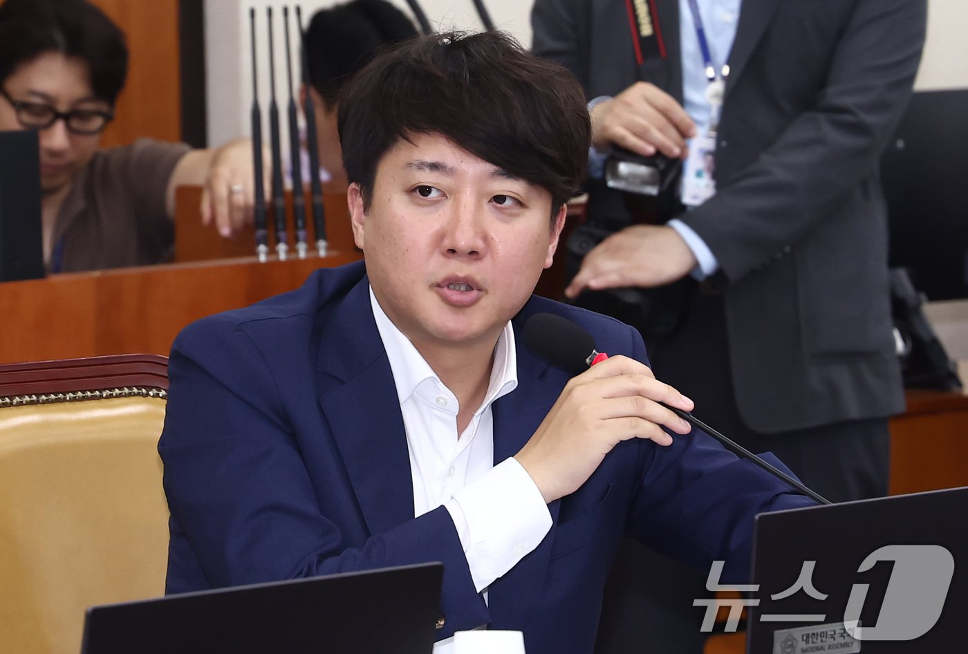 본문 이미지 - 이준석 개혁신당 의원이 16일 서울 여의도 국회에서 열린 과학기술정보방송통신위원회 전체회의에서 발언하고 있다. 2024.7.16/뉴스1 ⓒ News1 김민지 기자