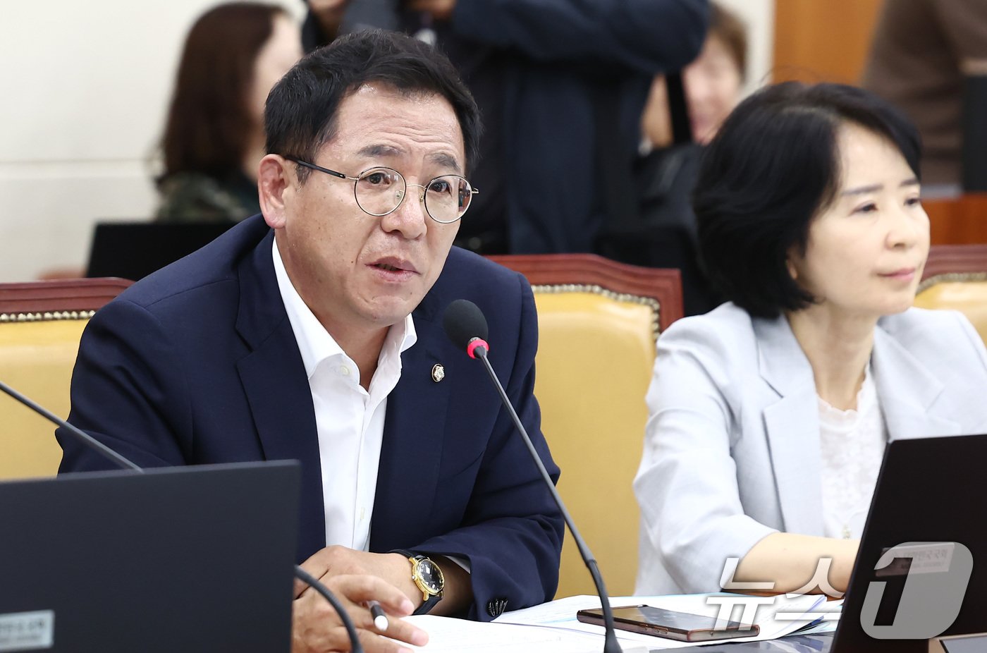 본문 이미지 - 국회 과학기술정보방송통신위원회 소속 이상휘 국민의힘 미디어특위 위원장이 16일 서울 여의도 국회에서 열린 과방위 전체회의에서 발언하고 있다. 2024.7.16/뉴스1 ⓒ News1 김민지 기자