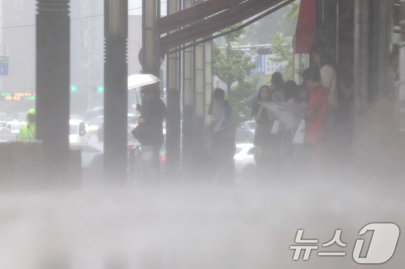 본문 이미지 - 장맛비 내리는 모습 2024.7.16/뉴스1 ⓒ News1 장수영 기자