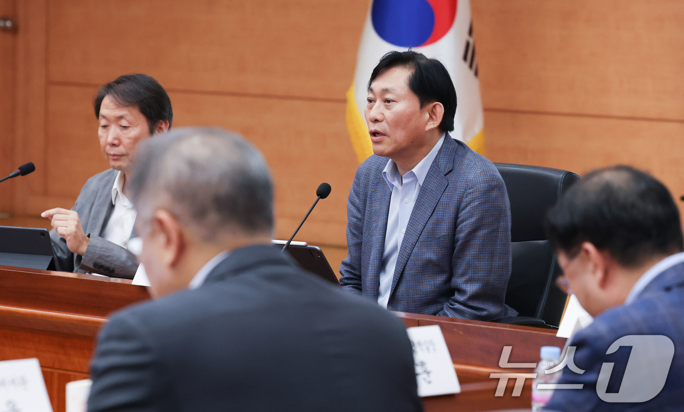 (서울=뉴스1) 허경 기자 = 고진 디지털플랫폼정부위원회 위원장이 16일 서울 종로구 정부서울청사 별관에서 열린 제6차 디지털플랫폼 정부위원회 전체회의에서 인사말을 하고 있다. 2 …