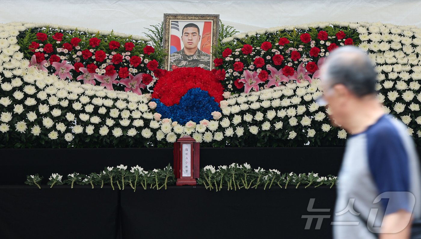 본문 이미지 - 17일 서울 중구 청계천광장에 故채상병 1주기 추모 시민분향소가 마련돼 있다. 2024.7.17/뉴스1 ⓒ News1 김도우 기자