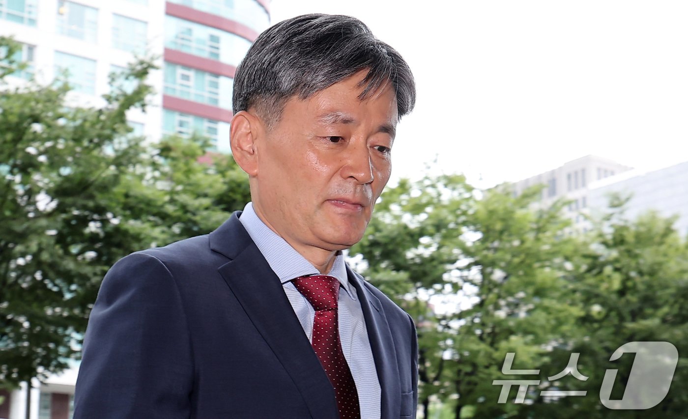 본문 이미지 - 조지호 신임 경찰청장 후보자가 17일 서울 서대문구 NH농협생명빌딩에서 신임 청장 임명제청 동의 여부를 논의하는 국가경찰위원회에 출석하고 있다. 2024.7.17/뉴스1 ⓒ News1 김성진 기자