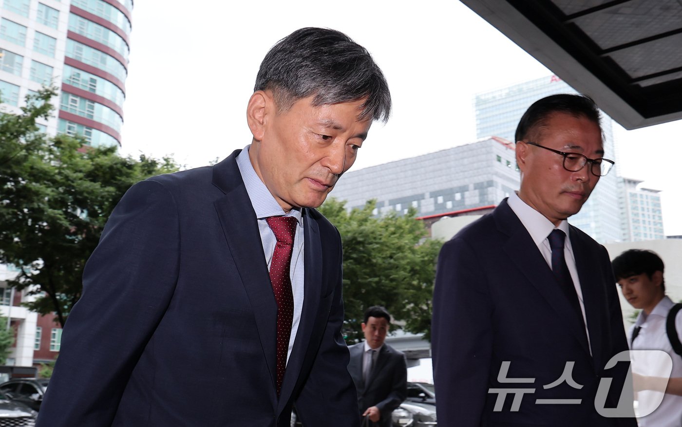 본문 이미지 - 조지호 신임 경찰청장 후보자가 17일 서울 서대문구 NH농협생명빌딩에서 신임 청장 임명제청 동의 여부를 논의하는 국가경찰위원회에 출석하고 있다. 2024.7.17/뉴스1 ⓒ News1 김성진 기자