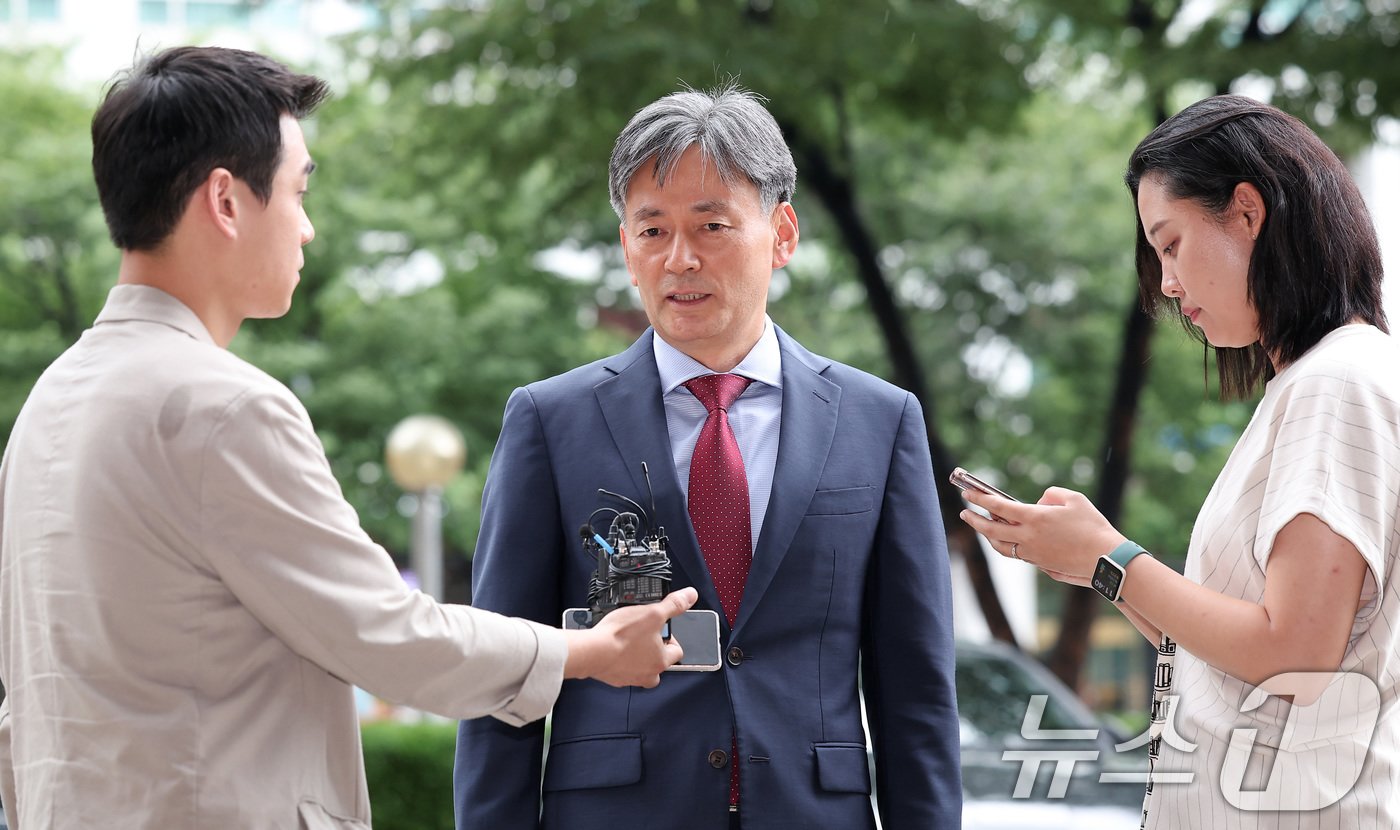 조지호 신임 경찰청장 후보자가 17일 서울 서대문구 NH농협생명빌딩에서 신임 청장 임명제청 동의 여부를 논의하는 국가경찰위원회에 출석하며 취재진의 질문에 답하고 있다. 2024.7.17/뉴스1 ⓒ News1 김성진 기자