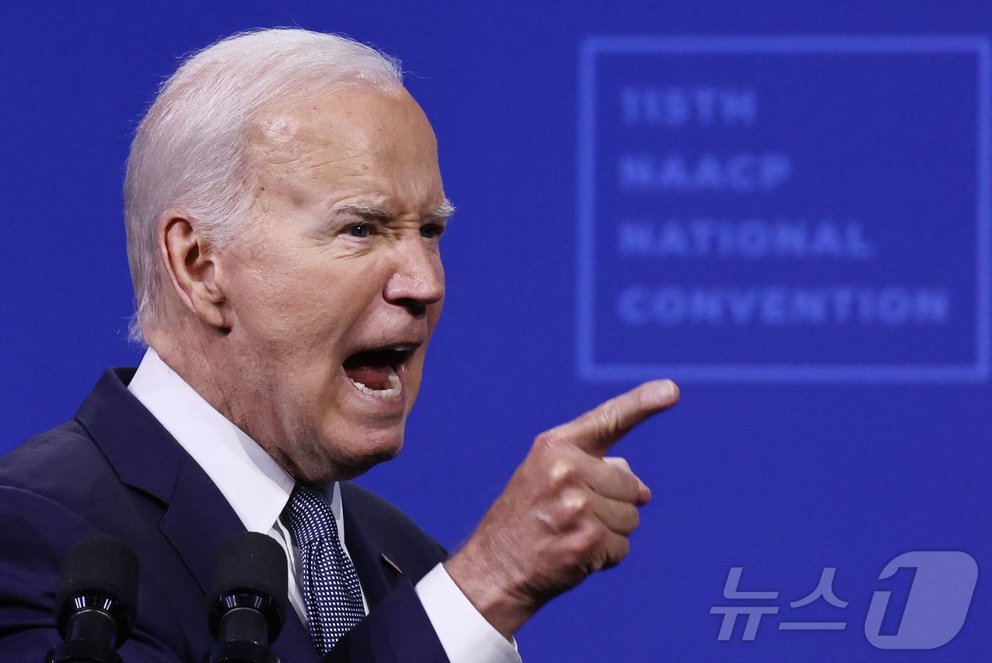 본문 이미지 - 조 바이든 미국 대통령이 16일(현지시간) 네바다주 라스베이거스에서 열린 전미유색인지위향상협회(NAACP) 행사에 참석해 "도널드 트럼프 전 대통령의 대통령 임기는 흑인의 미국에는 지옥이었다"고 연설을 하고 있다. 2024.07.17 ⓒ AFP=뉴스1 ⓒ News1 우동명 기자