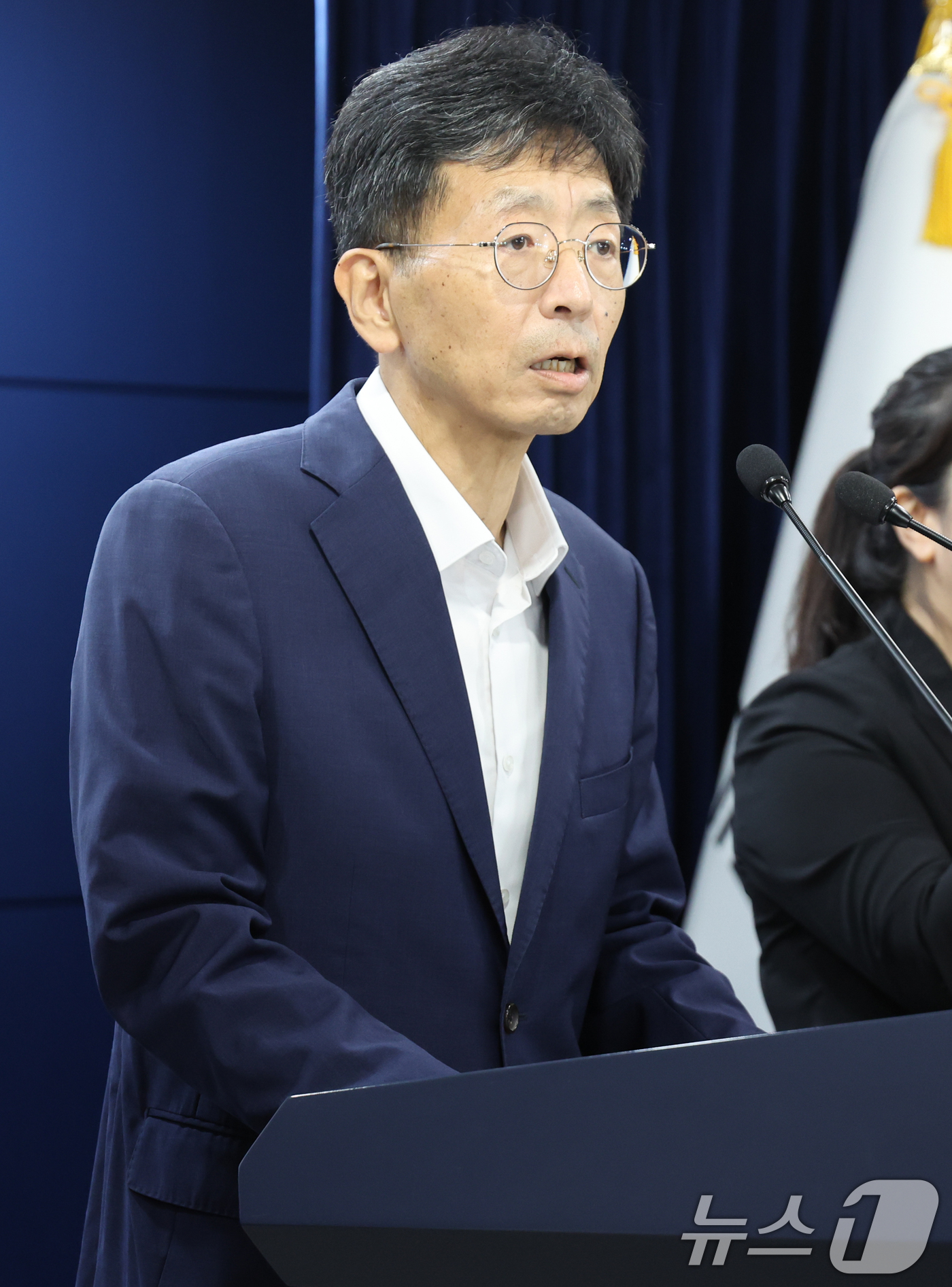 (서울=뉴스1) 허경 기자 = 양청삼 개인정보보호위원회 개인정보정책국장이 17일 서울 종로구 정부서울청사에서 '인공지능(AI) 개발·서비스를 위한 공개된 개인정보 처리 안내서'를 …