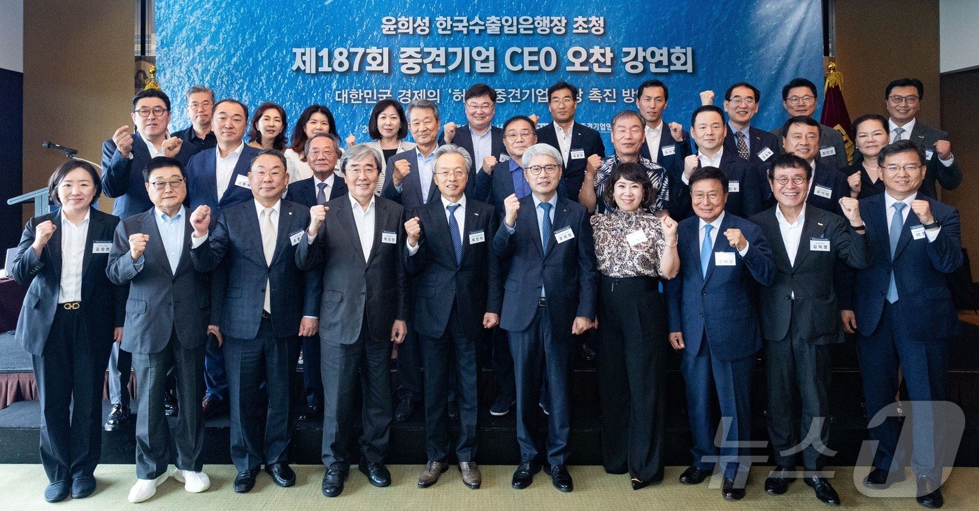 중견련은 17일 그랜드하얏트서울에서 중견기업 CEO 오찬 강연회를 개최했다. &#40;중견련 제공&#41;