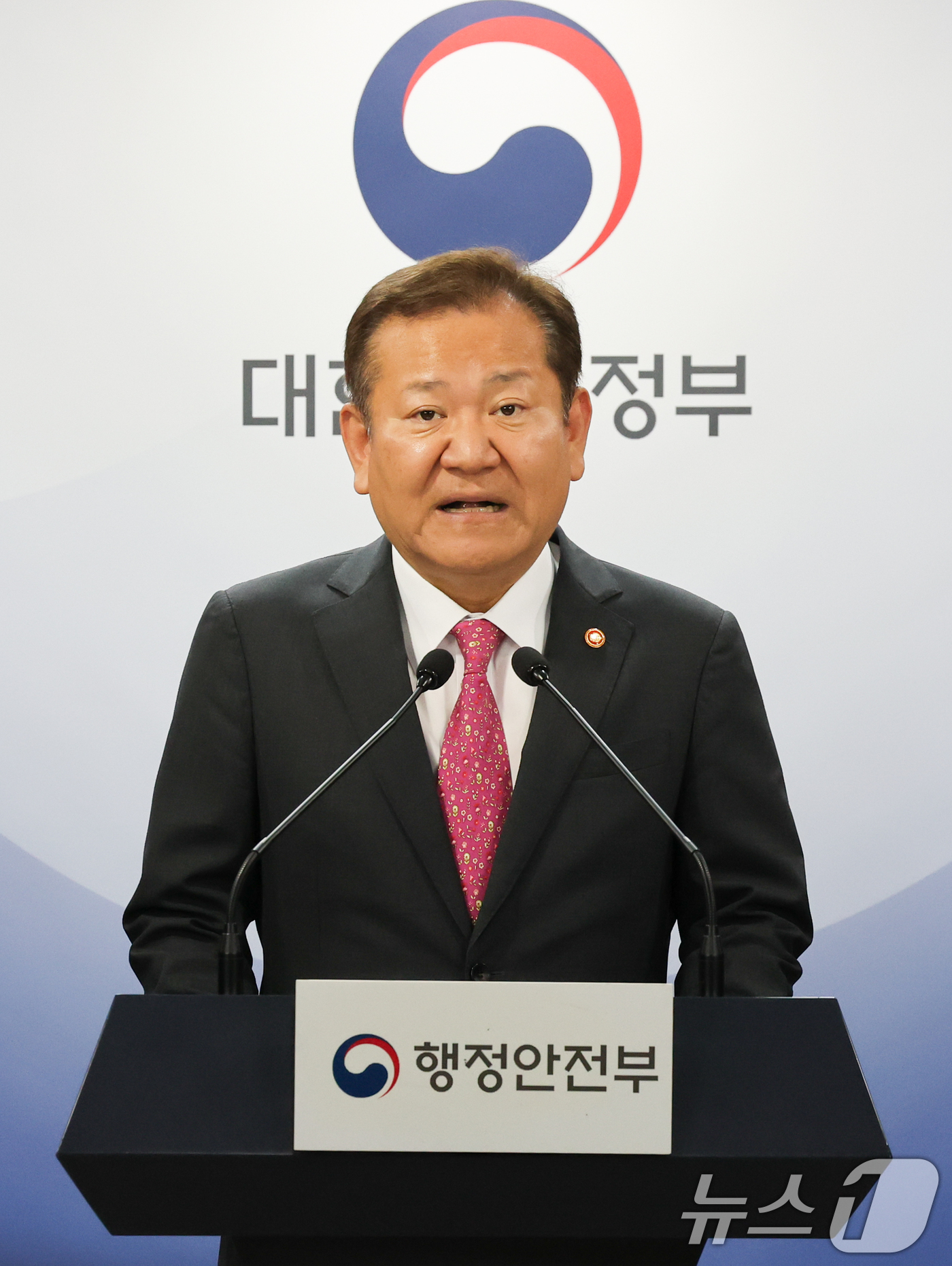(서울=뉴스1) 허경 기자 = 이상민 행정안전부 장관이 17일 서울 종로구 정부서울청사에서 '경찰청장 후보자의 임명제청' 관련 발표를 하고 있다. 2024.7.17/뉴스1