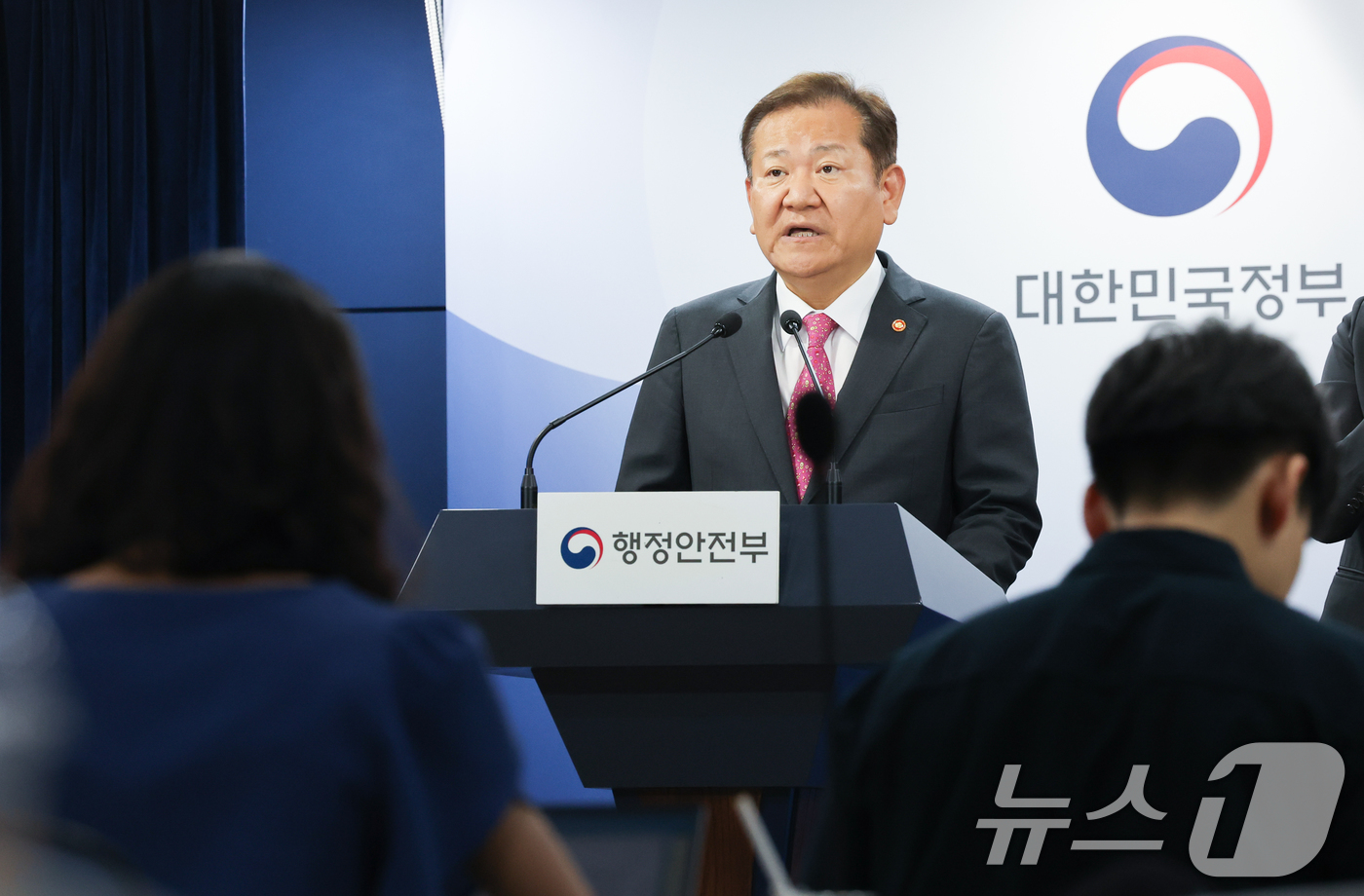 (서울=뉴스1) 허경 기자 = 이상민 행정안전부 장관이 17일 서울 종로구 정부서울청사에서 '경찰청장 후보자의 임명제청' 관련 발표를 하고 있다. 2024.7.17/뉴스1