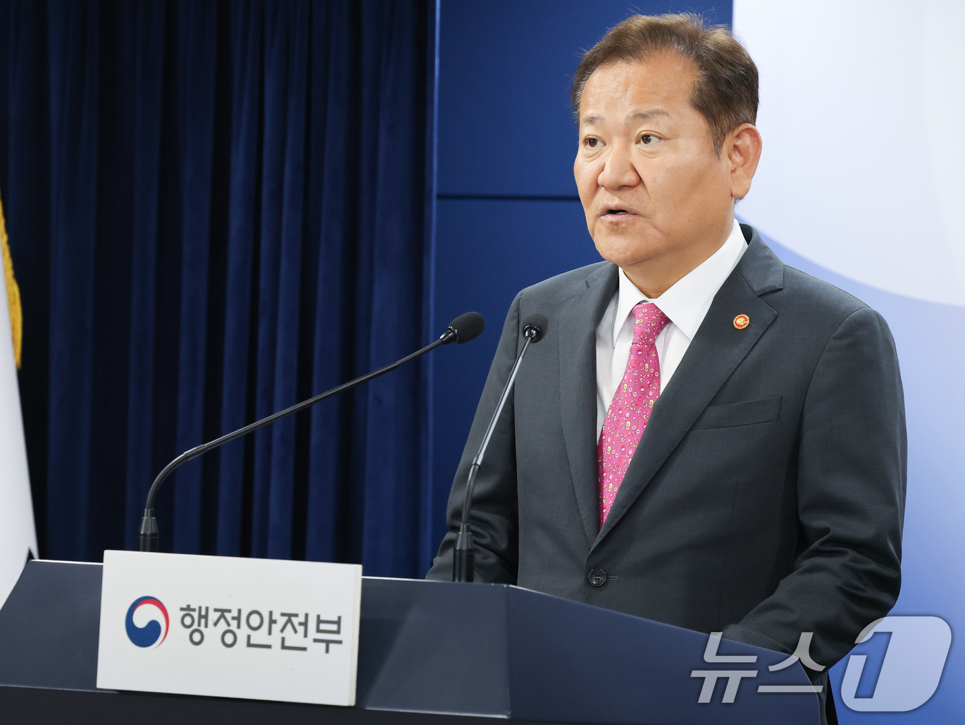 (서울=뉴스1) 허경 기자 = 이상민 행정안전부 장관이 17일 서울 종로구 정부서울청사에서 '경찰청장 후보자의 임명제청' 관련 발표를 하고 있다. 2024.7.17/뉴스1