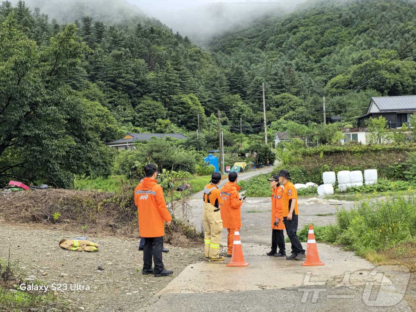  춘천 서면 갈곡천 범람.&#40;강원도소방본부 제공&#41;