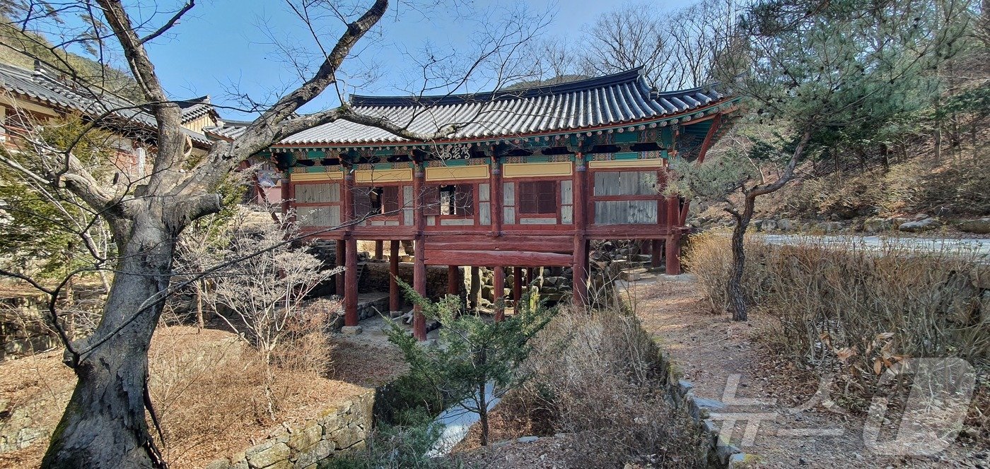 본문 이미지 - 의성 고운사 가운루. 국가유산청 제공.