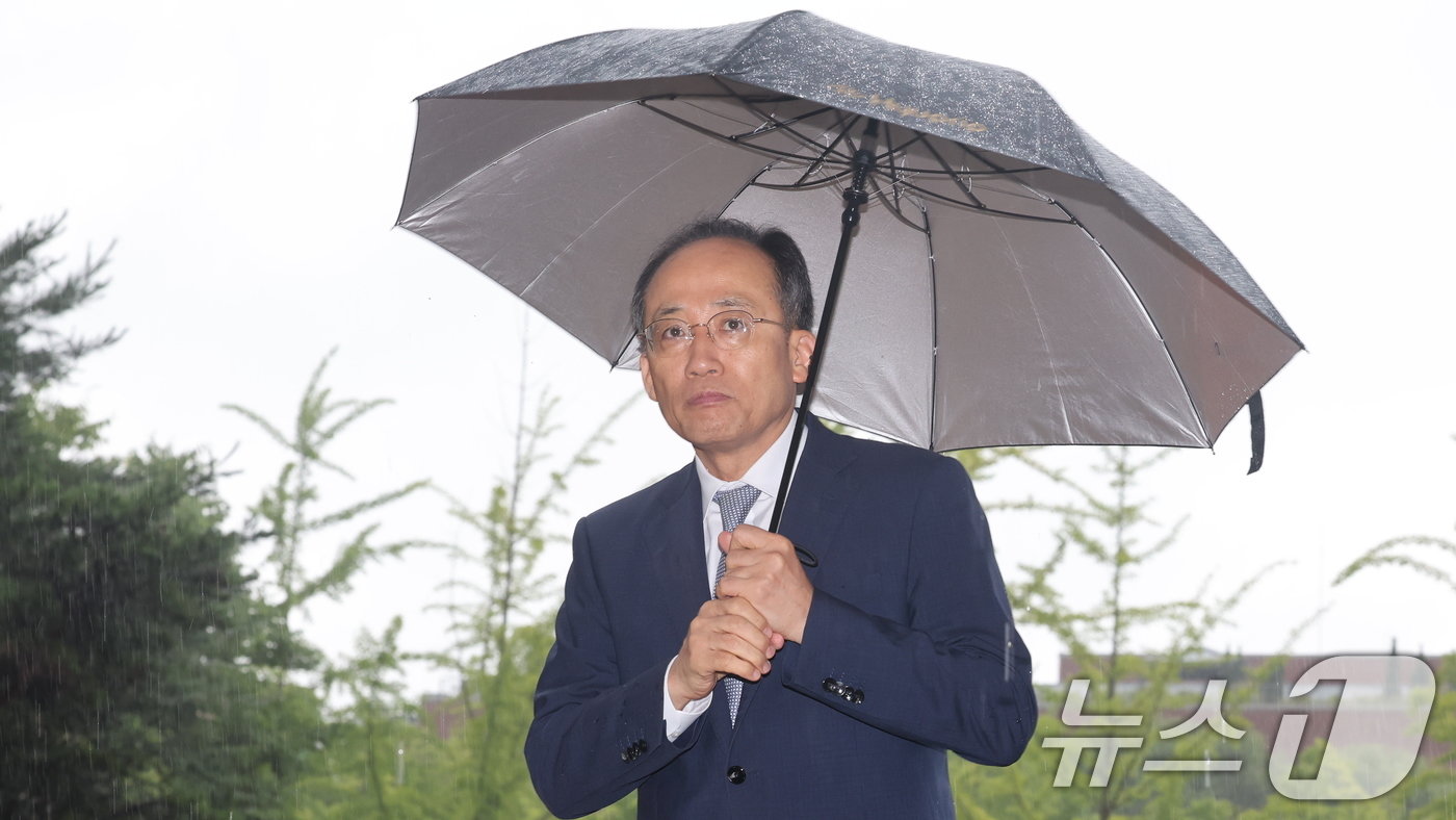 추경호 국민의힘 원내대표가 18일 오전 경기도 과천 고위공직자범죄수사처&#40;공수처&#41;에 도착하고 있다.2024.7.18/뉴스1 ⓒ News1 박지혜 기자