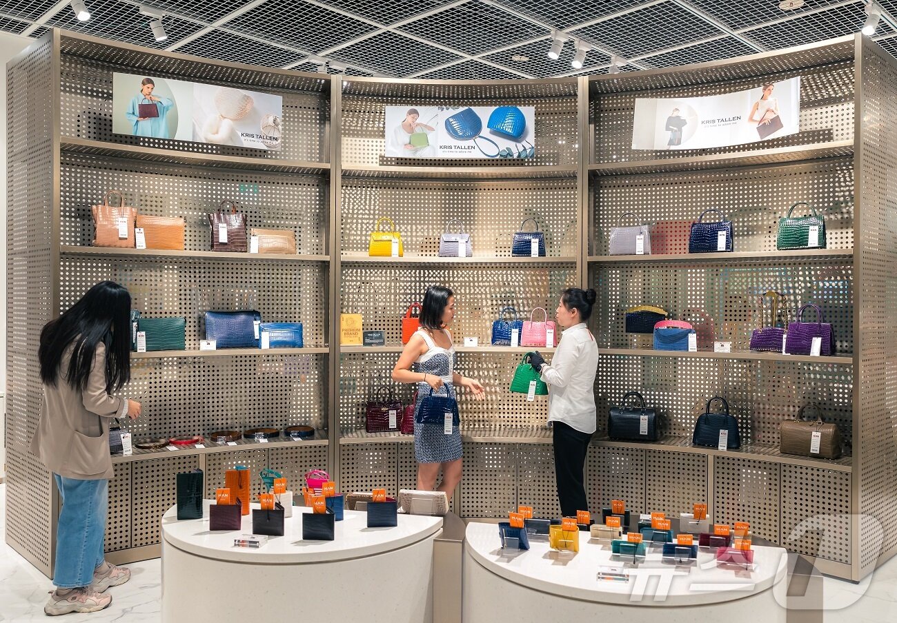 본문 이미지 - 롯데관광개발이 운영하는 제주 드림타워 복합리조트 내 &#39;한컬렉션&#39; 매장 모습.&#40;롯데관광개발 제공&#41;