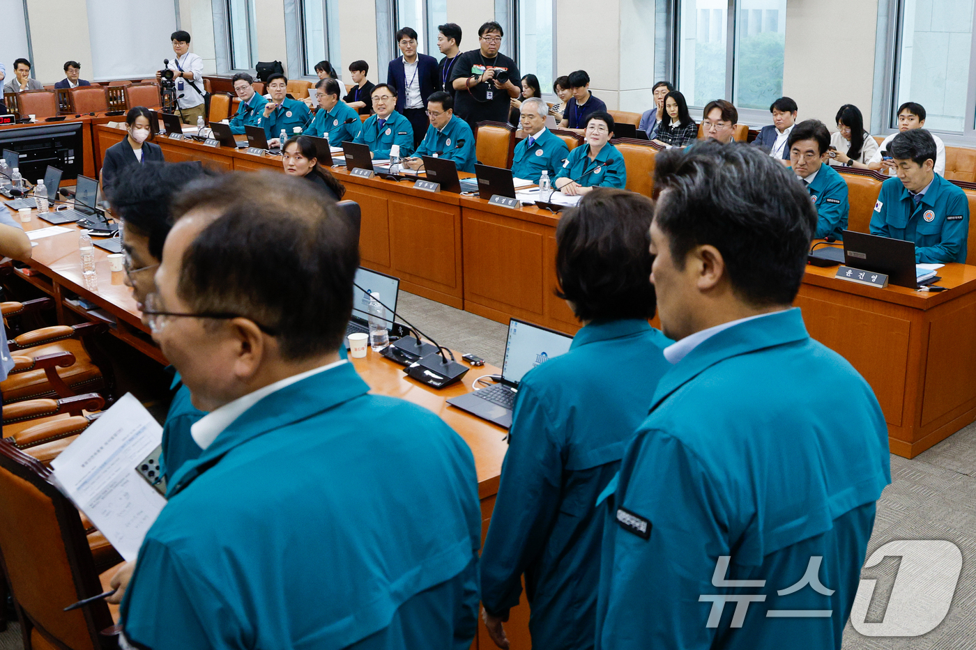 (서울=뉴스1) 안은나 기자 = 18일 오후 서울 여의도 국회에서 열린 행정안전위원회 제416회국회(임시회) 3차 전체회의에서 조은희 국민의힘 간사를 비롯한 의원들이 퇴장 전 민주 …