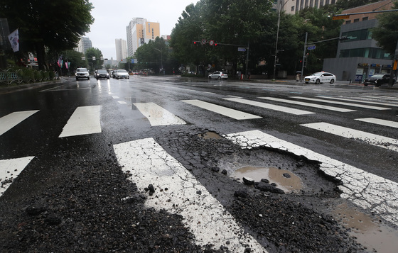 전북도, 포트홀 150건 긴급 정비…"귀성객 안전에 최선"