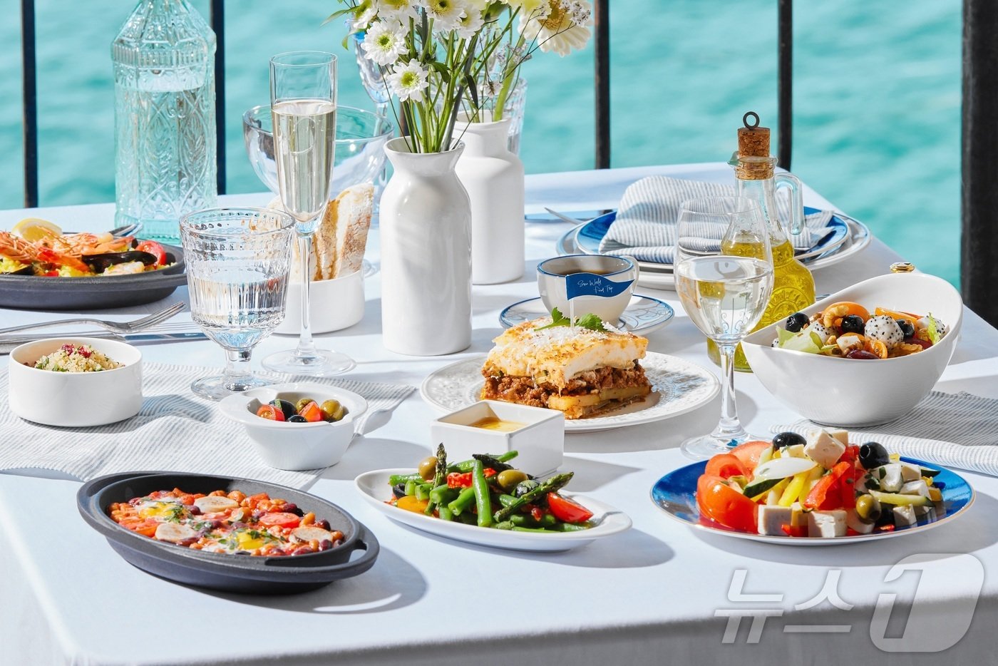 본문 이미지 - 소노인터내셔널의 &#39;셰프스키친&#39;이 선보인 지중해식 신규 메뉴.&#40;소노인터내셔널 제공&#41;