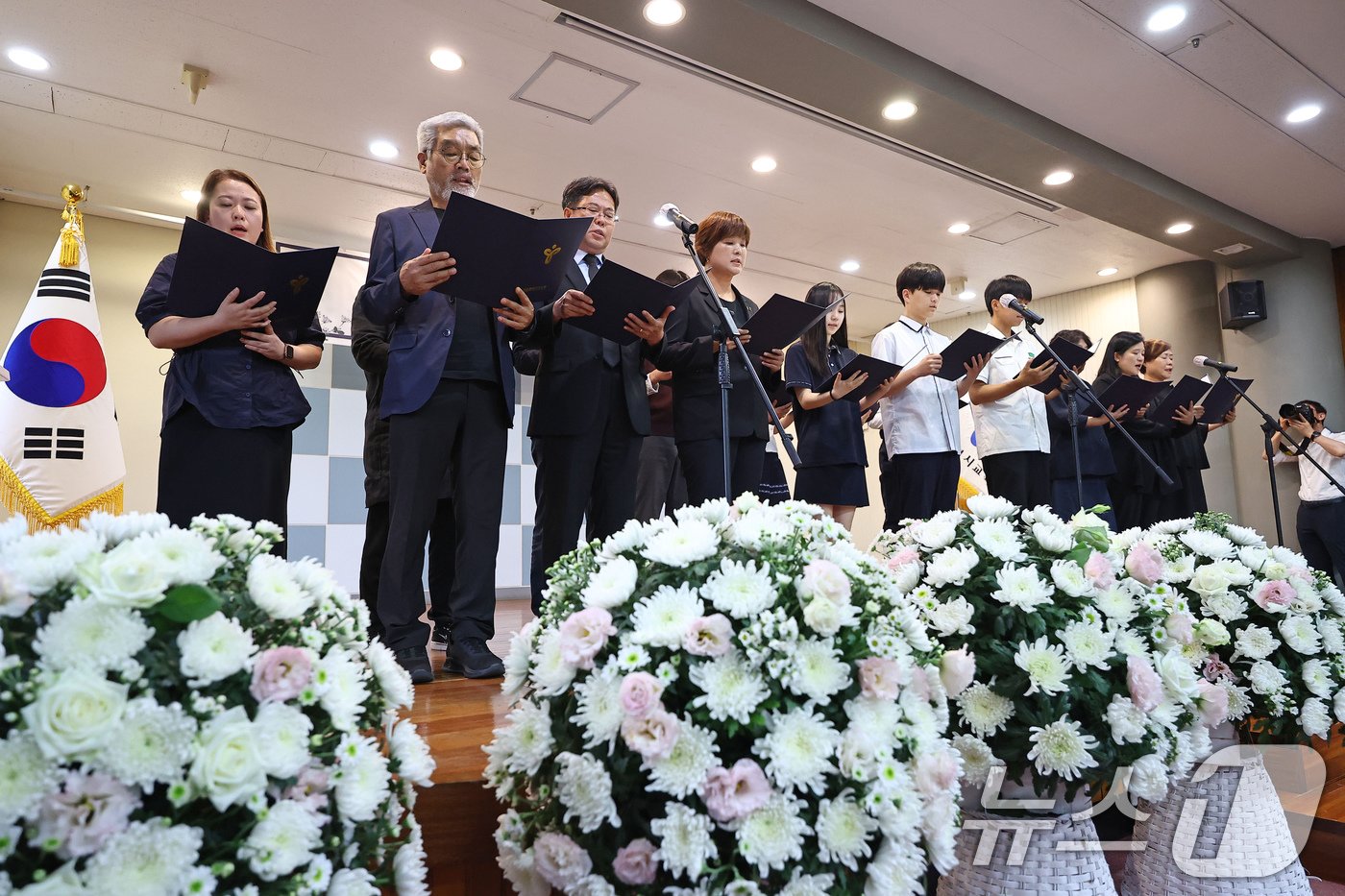 18일 오후 서울시교육청에서 열린 서이초 교사 순직 1주기 공동 추모식에서 학생,학부모,교원 대표가 공동 선언을 하고 있다. &#40;공동취재&#41; 2024.7.18/뉴스1 ⓒ News1 오대일 기자