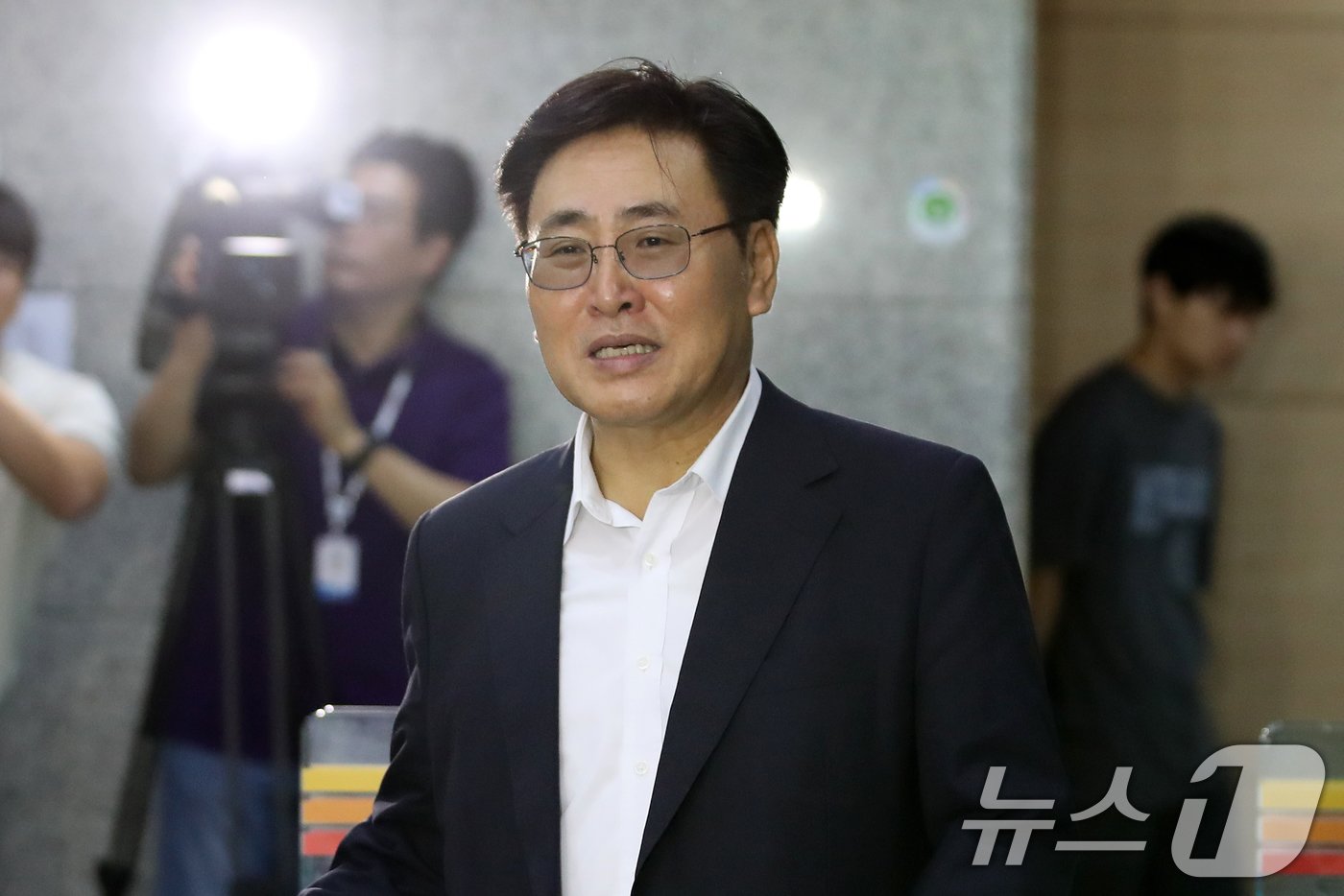 본문 이미지 - 유상임 과학기술정보통신부 장관 후보자가 19일 오전 서울 종로구 광화문우체국에 마련된 청문회 준비 사무실로 들어서고 있다. 2024.7.19/뉴스1 ⓒ News1 이승배 기자
