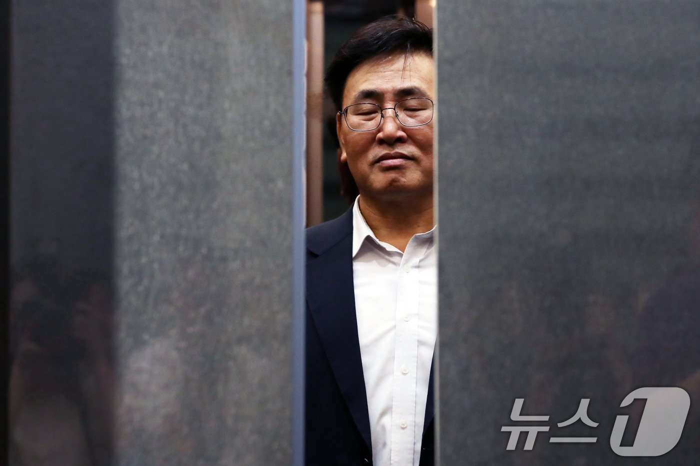 본문 이미지 - 유상임 과학기술정보통신부 장관 후보자가 19일 오전 서울 종로구 광화문우체국에 마련된 청문회 준비 사무실로 향하고 있다. 2024.7.19/뉴스1 ⓒ News1 이승배 기자