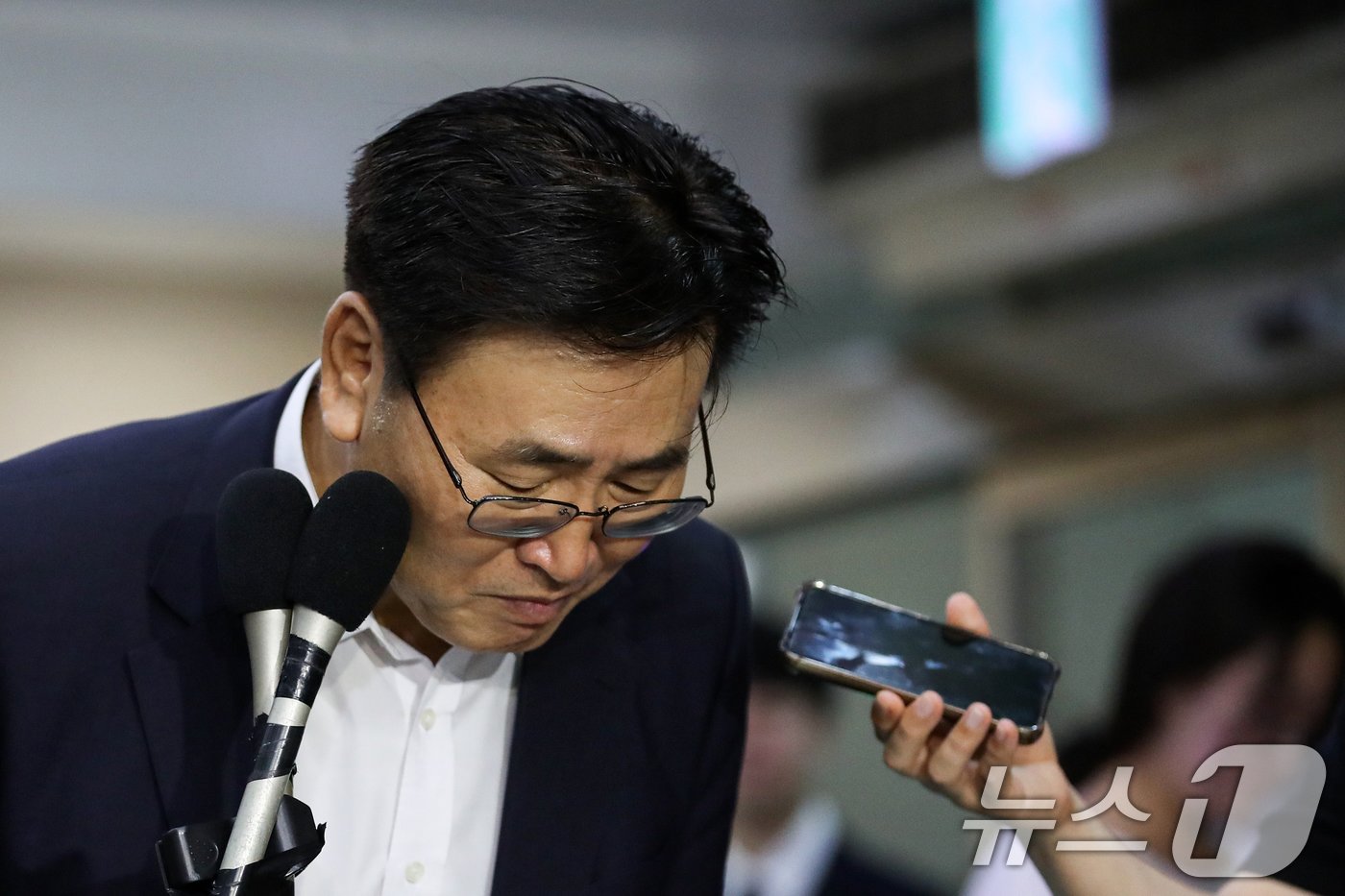 유상임 과학기술정보통신부 장관 후보자가 19일 오전 서울 종로구 광화문우체국에 마련된 청문회 준비 사무실로 들어서며 포부를 밝힌 뒤 인사하고 있다. 2024.7.19/뉴스1 ⓒ News1 이승배 기자