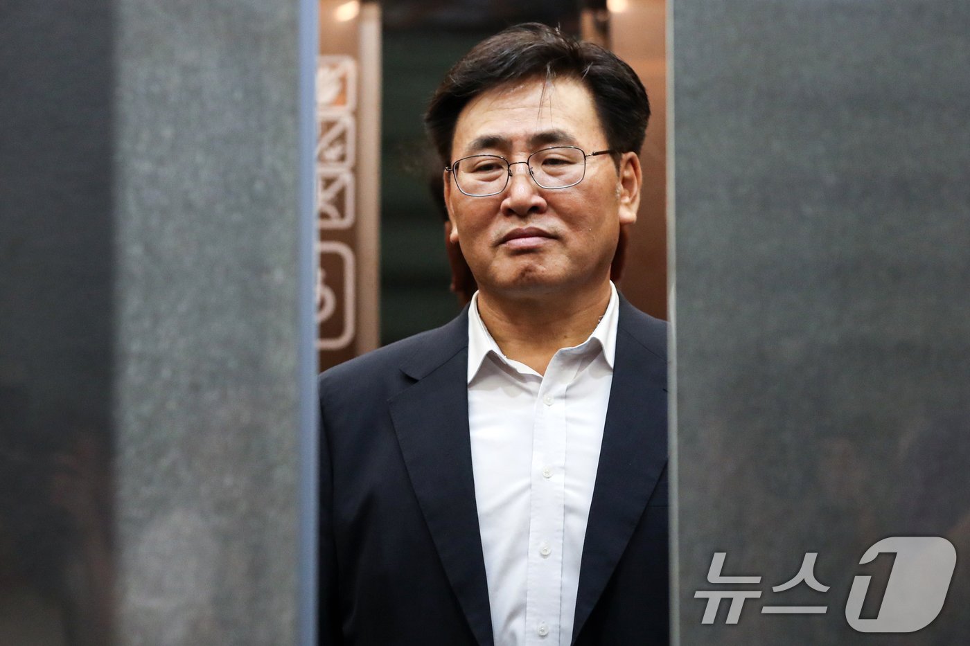 본문 이미지 - 유상임 과학기술정보통신부 장관 후보자가 19일 오전 서울 종로구 광화문우체국에 마련된 청문회 준비 사무실로 향하고 있다. 2024.7.19/뉴스1 ⓒ News1 이승배 기자