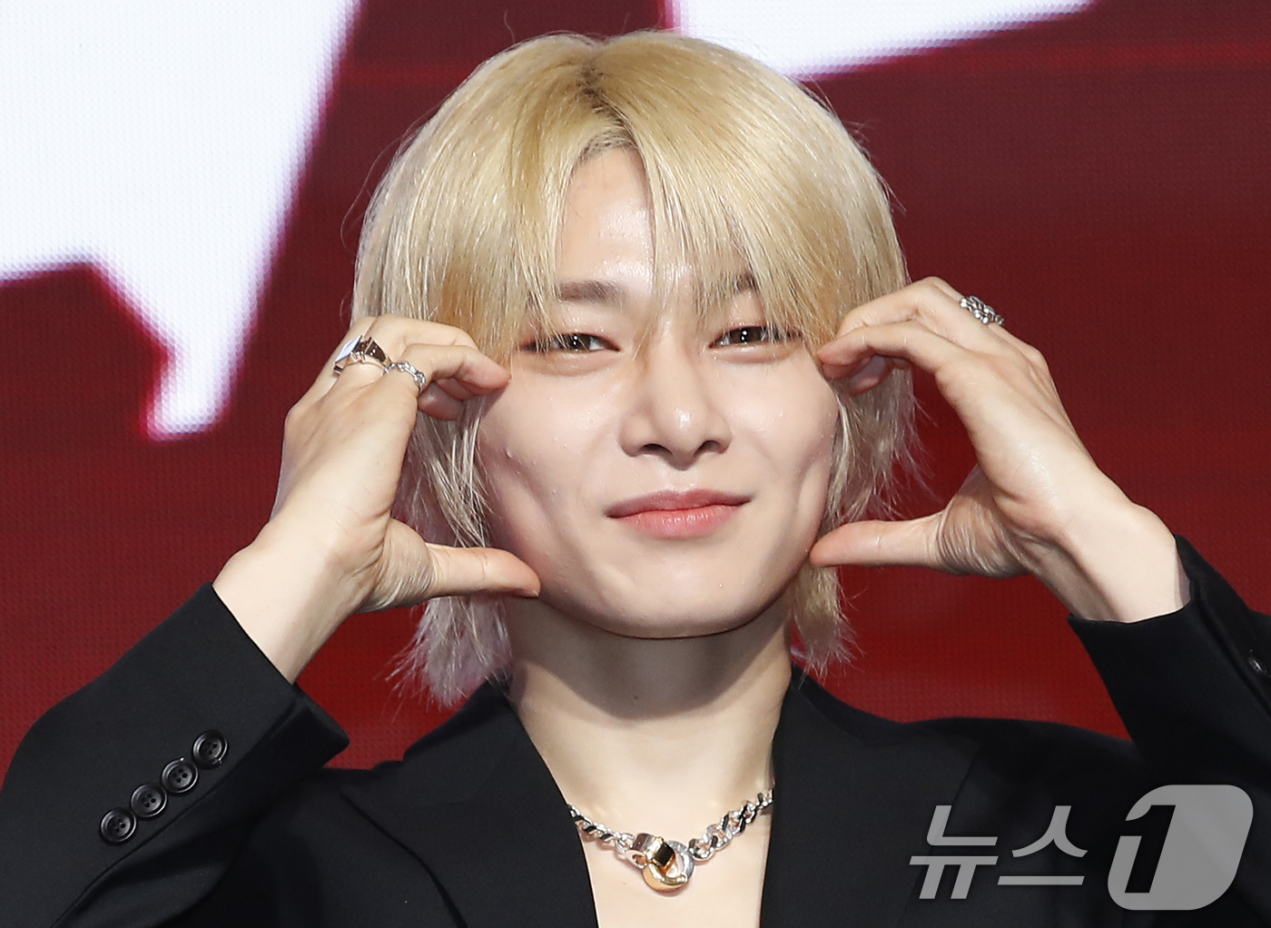 (서울=뉴스1) 권현진 기자 = 스트레이 키즈(Stray Kids) 아이엔이 19일 서울 영등포구 콘래드 호텔에서 열린 새 미니 앨범 'ATE'(에이트) 발매 기념 쇼케이스에서 포 …