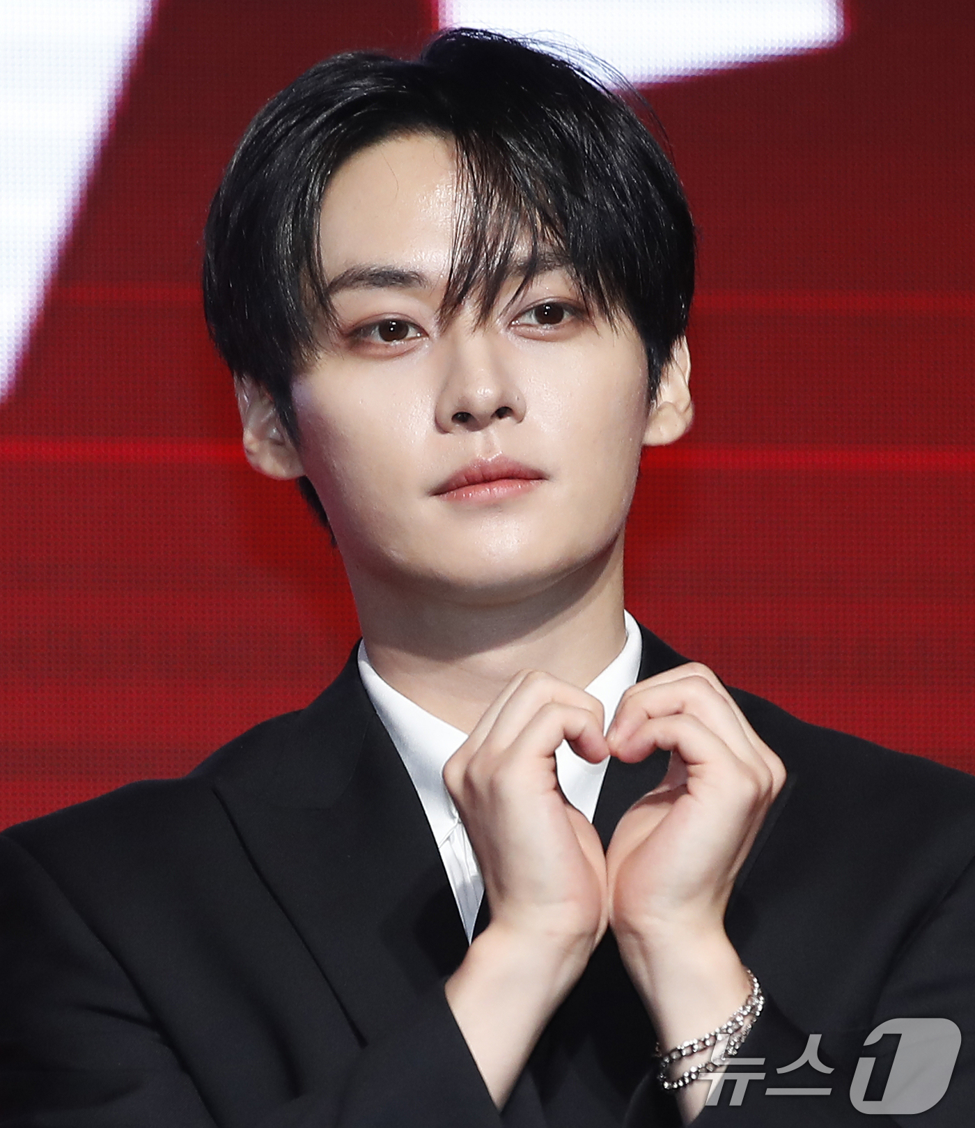 (서울=뉴스1) 권현진 기자 = 스트레이 키즈(Stray Kids) 리노가 19일 서울 영등포구 콘래드 호텔에서 열린 새 미니 앨범 'ATE'(에이트) 발매 기념 쇼케이스에서 포즈 …