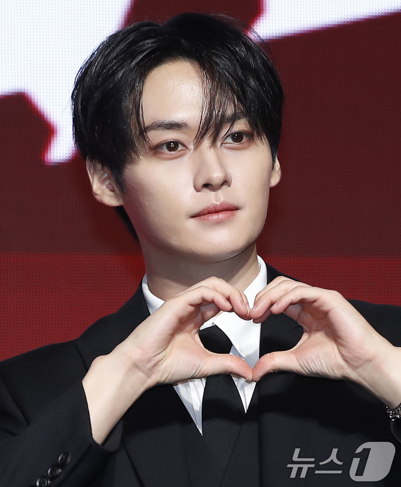 (서울=뉴스1) 권현진 기자 = 스트레이 키즈(Stray Kids) 리노가 19일 서울 영등포구 콘래드 호텔에서 열린 새 미니 앨범 'ATE'(에이트) 발매 기념 쇼케이스에서 포즈 …