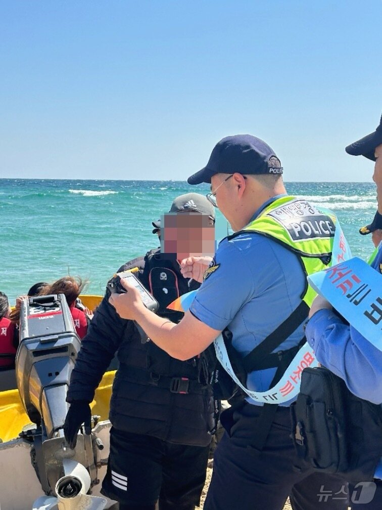 본문 이미지 - 동해해경 성수기 수상레저 특별단속.&#40;동해해경 제공&#41; 2024.7.19/뉴스1