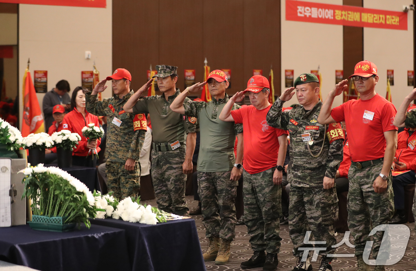 (성남=뉴스1) 김영운 기자 = 지난해 경북 예천에서 실종자 수색작전 중 사망한 채 해병의 순직 1주기인 19일 오후 경기 성남시 수정구 밀리토피아 호텔에서 열린 '고 채 해병 순 …