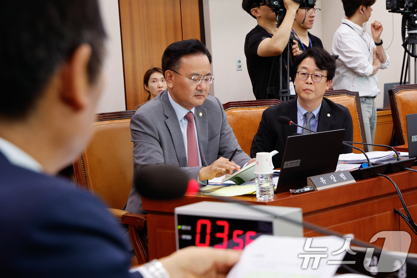 (서울=뉴스1) 안은나 기자 = 곽규택 국민의힘 의원이 19일 오후 서울 여의도 국회 법제사법위원회에서 열린 '윤석열 대통령 탄핵소추안 즉각 발의 요청에 관한 청원 관련 1차 청문 …