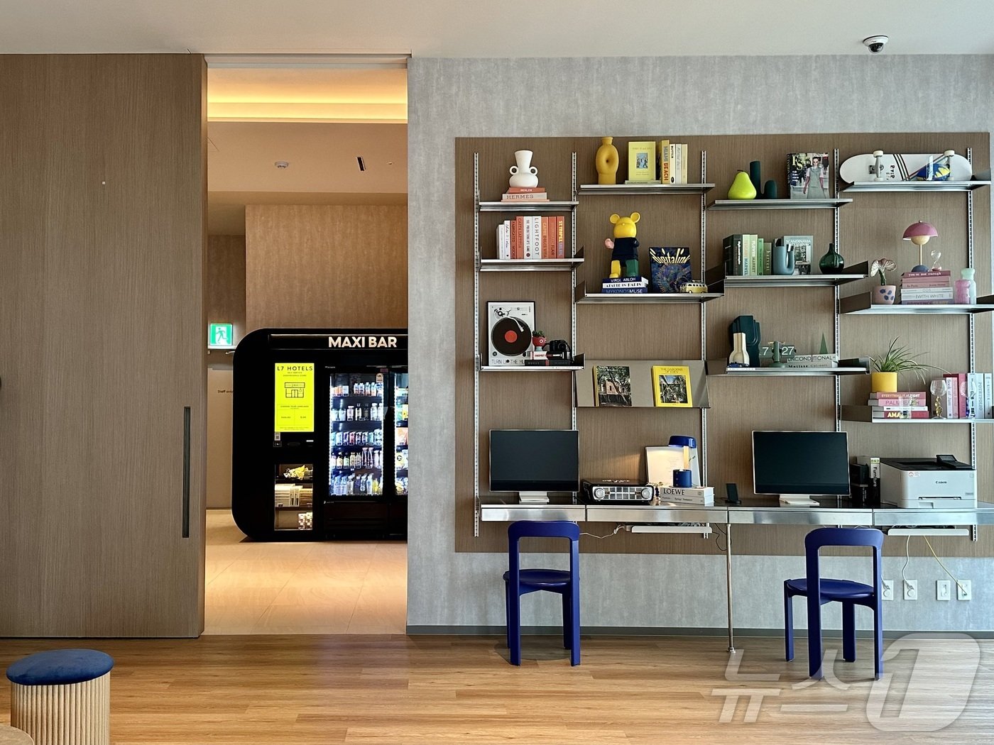 본문 이미지 - 호텔 곳곳엔 감각 넘치는 예술 작품과 오브제들로 꾸며져 눈길을 사로잡는다ⓒ News1 윤슬빈 기자