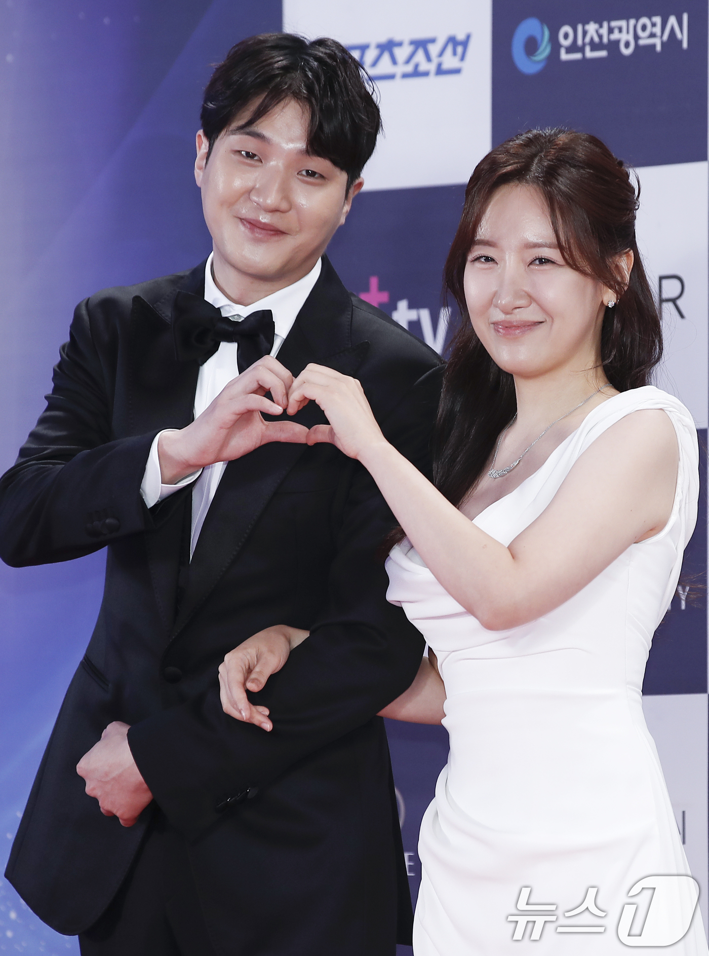 (인천=뉴스1) 권현진 기자 = '연애남매' 윤하 윤재 커플이 19일 인천 중구 파라다이스 시티에서 열린 ‘제3회 청룡시리즈어워즈(Blud Dragon Series Awards, …