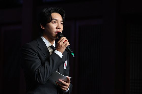 이승기, LG-KT 준PO 2차전 시구…애국가는 가수 규빈