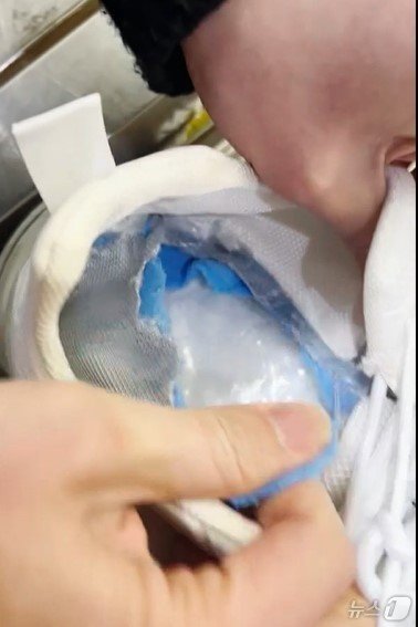 본문 이미지 - 신발 밑창에 숨겨 둔 마약(인천지방검찰청 제공)/뉴스1