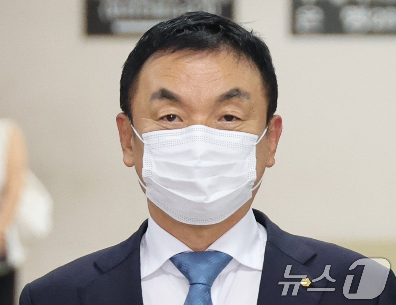 본문 이미지 - &#39;주가조작 연루&#39; 혐의를 받는 권오수 전 도이치모터스 회장이 2일 오후 서울 서초구 서울고등법원에서 열린 자본시장과 금융투자업에 관한 법률&#40;자본시장법&#41; 위반 혐의 항소심 결심 공판에 출석하고 있다. &#40;공동취재&#41; 2024.7.2/뉴스1 ⓒ News1 오대일 기자