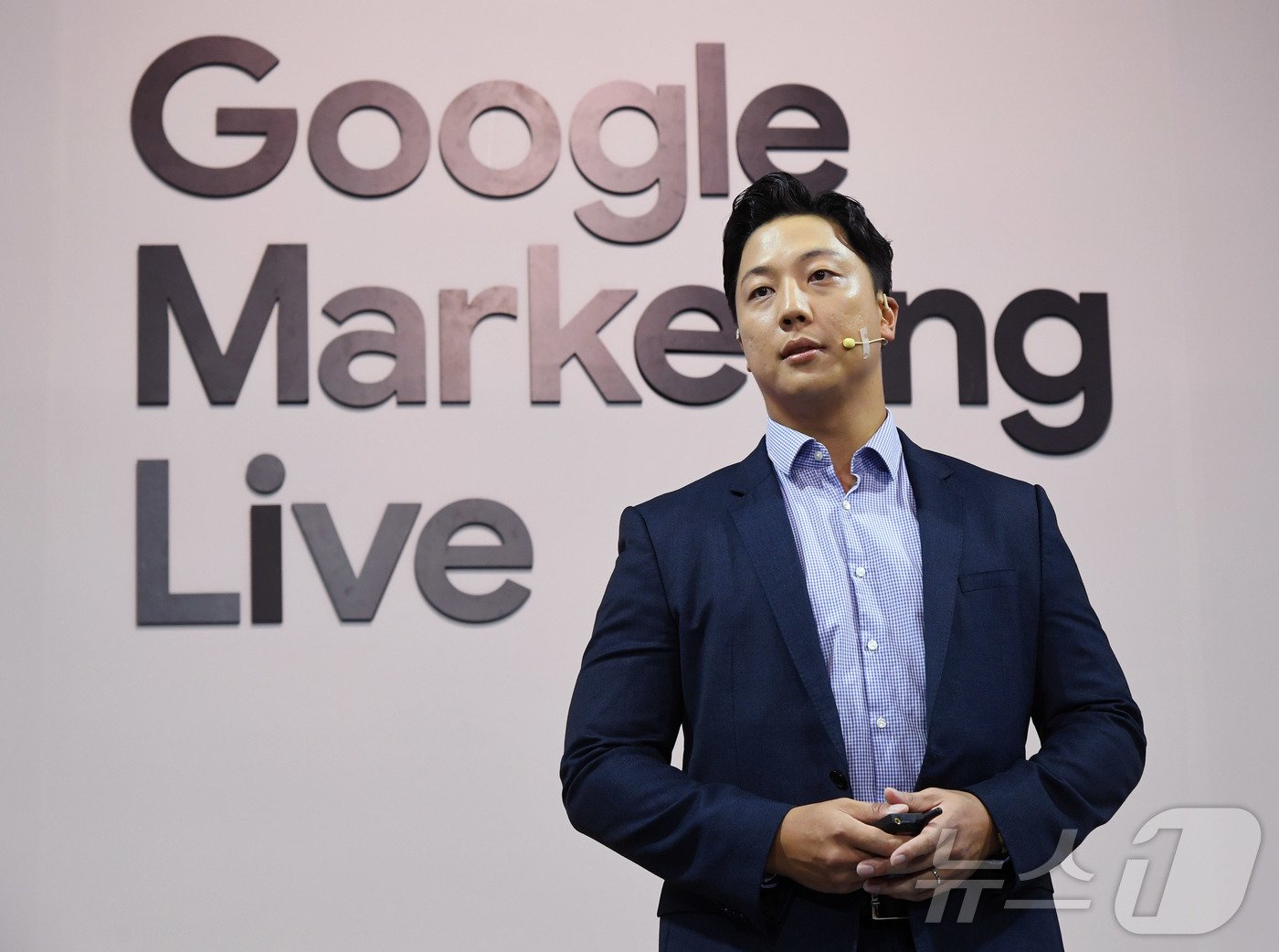 본문 이미지 - 패트릭 권 액센츄어 싱가포르 시니어 매니저가 '구글 마케팅 라이브 2024' 미디어 세션'에서 발언하고 있다.(구글코리아 제공) 