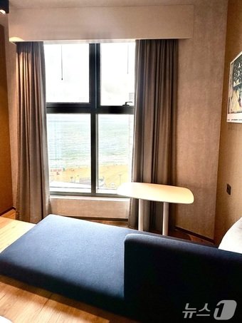 본문 이미지 -  바닥 단차를 둔 슈페리얼 사이드 오션뷰ⓒ News1 윤슬빈 기자