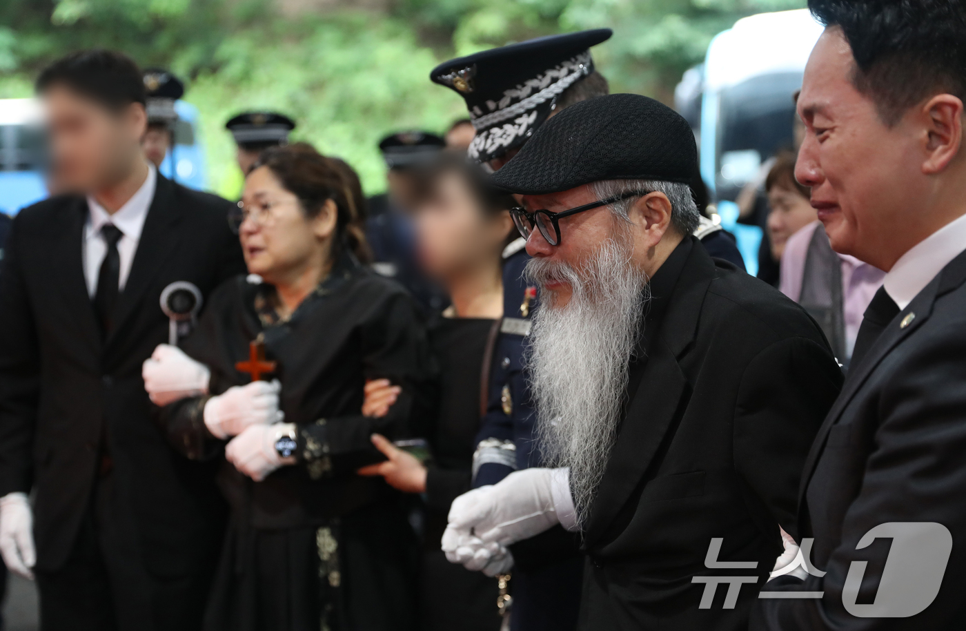 (성남=뉴스1) 김영운 기자 = 공군 성폭력 피해자인 고(故) 이예람 중사의 영결식과 발인이 20일 오전 경기 성남시 분당구 국군수도병원 영결식장에서 엄수되고 있다.이 중사의 장례 …