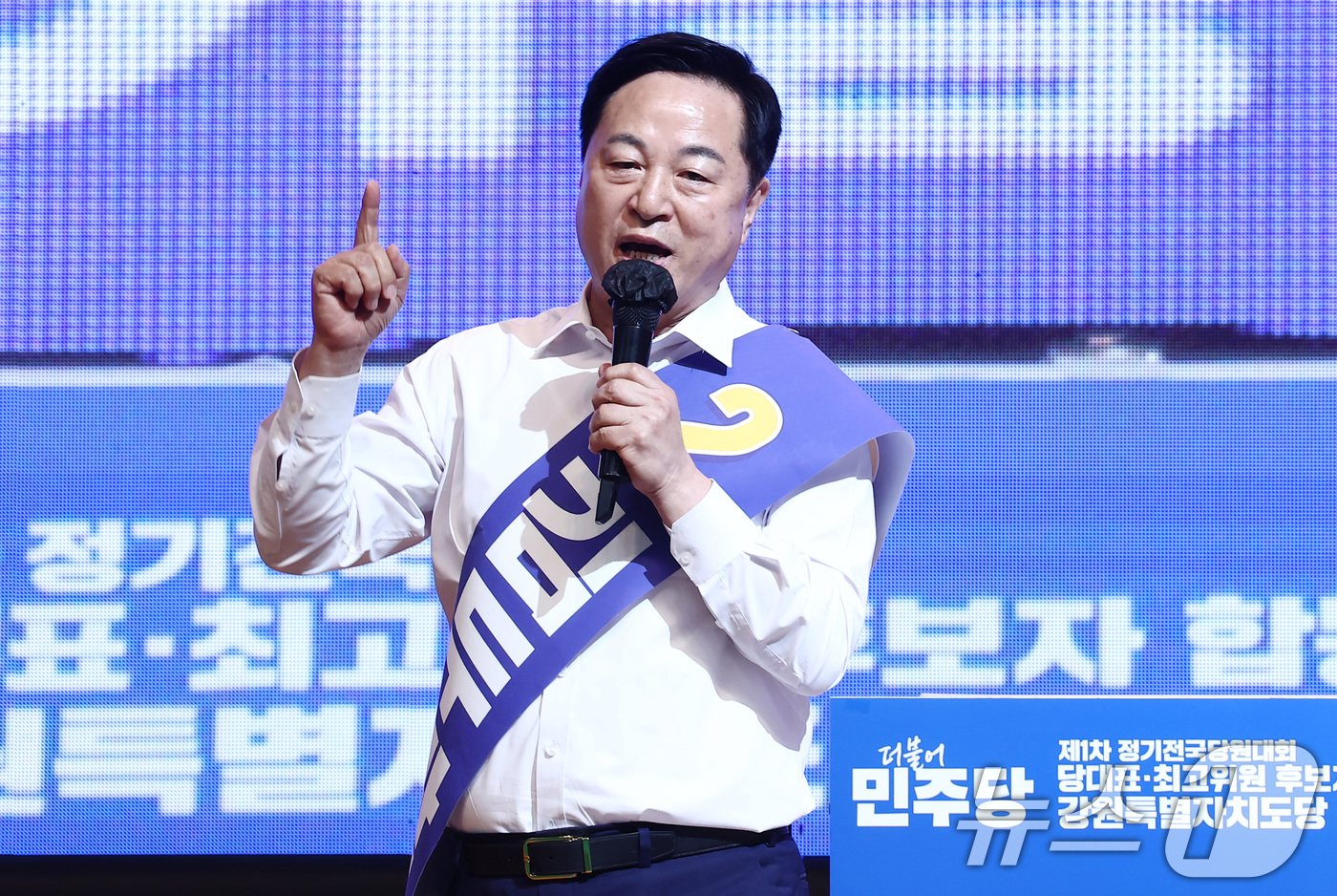 본문 이미지 - 김두관 더불어민주당 당대표 후보가 21일 오전 강원도 홍천군 홍천종합체육관에서 열린 제1회 전국당원대회 강원 지역 합동연설회에서 정견발표를 하고 있다. 2024.7.21/뉴스1 ⓒ News1 김민지 기자
