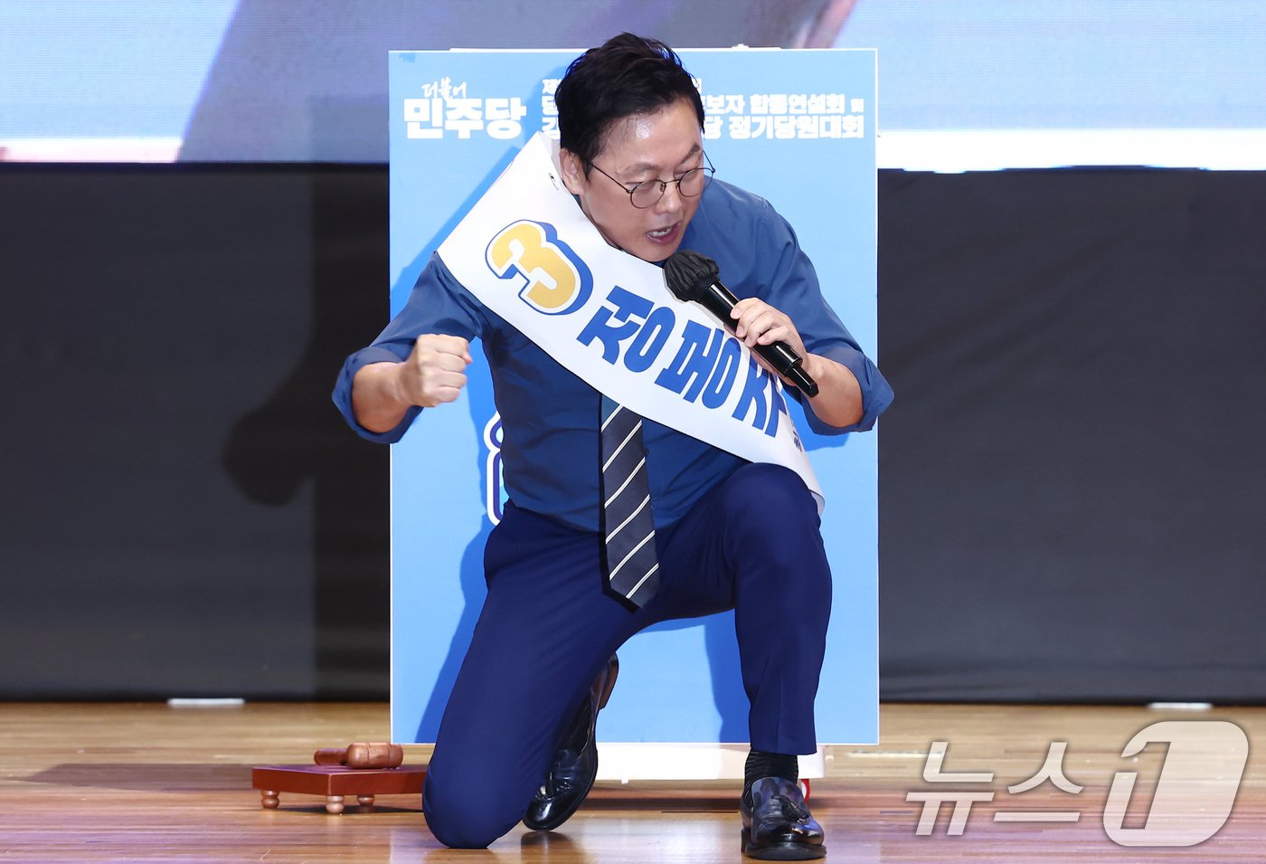 본문 이미지 - 정봉주 더불어민주당 최고위원 후보가 21일 오전 강원도 홍천군 홍천종합체육관에서 열린 제1회 전국당원대회 강원 지역 합동연설회에서 정견발표를 하고 있다. 2024.7.21/뉴스1 ⓒ News1 김민지 기자