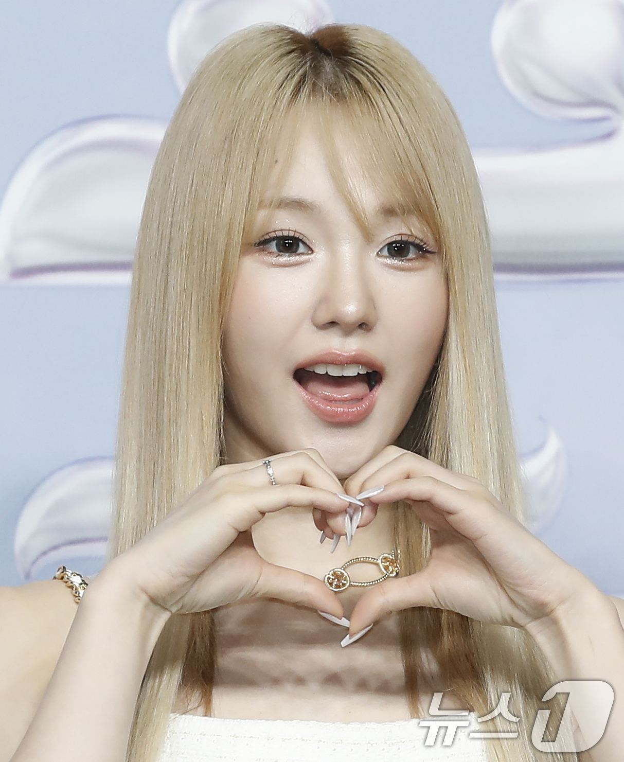 (인천=뉴스1) 권현진 기자 = 우아 나나가 21일 오후 인천광역시 중구 인스파이어 아레나에서 열린 ‘2024 SBS 가요대전 서머’ 블루카펫 행사에서 포즈를 취하고 있다. 202 …