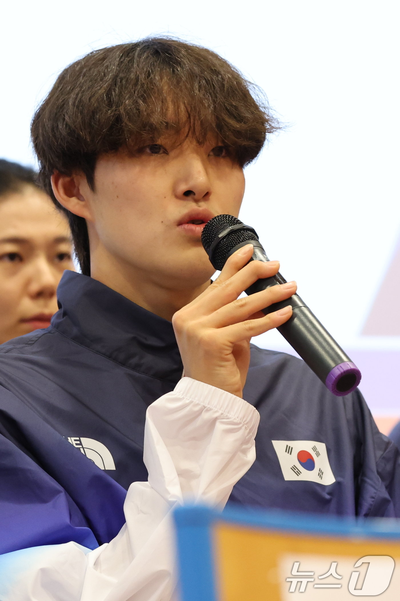 한국 수영 국가대표 김우민 21일(한국시간) 프랑스 퐁텐블로 팀코리아 파리 플랫폼에서 열린 오픈데이에서 발언을 하고 있다. 2024.7.21/뉴스1 ⓒ News1 이동해 기자