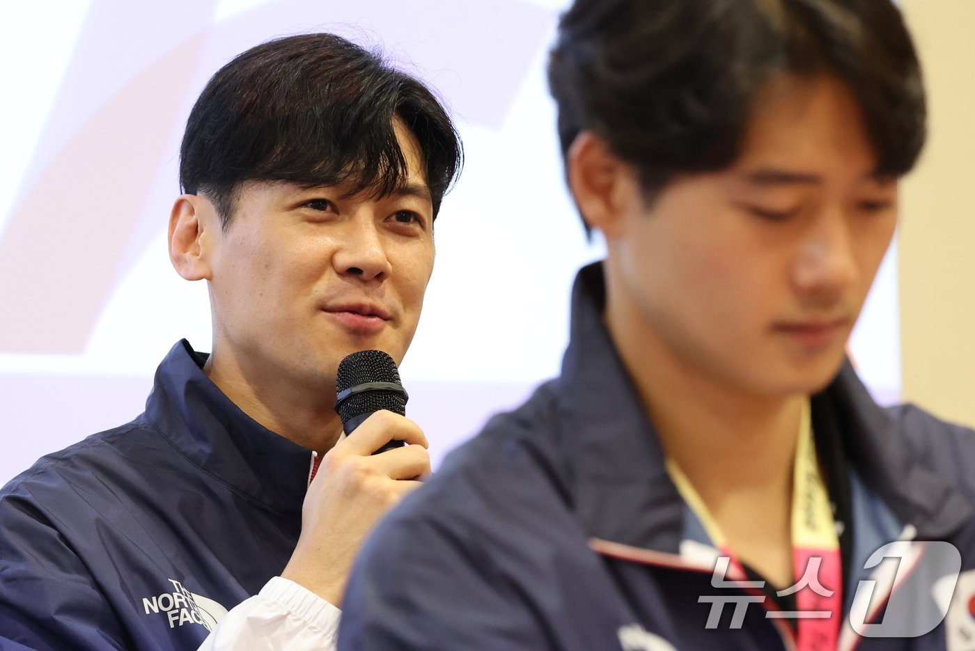 본문 이미지 - 한국 펜싱 국가대표 구본길이 21일(한국시간) 프랑스 퐁텐블로 팀코리아 파리 플랫폼에서 열린 오픈데이에서 발언을 하고 있다. 2024.7.21/뉴스1 ⓒ News1 이동해 기자