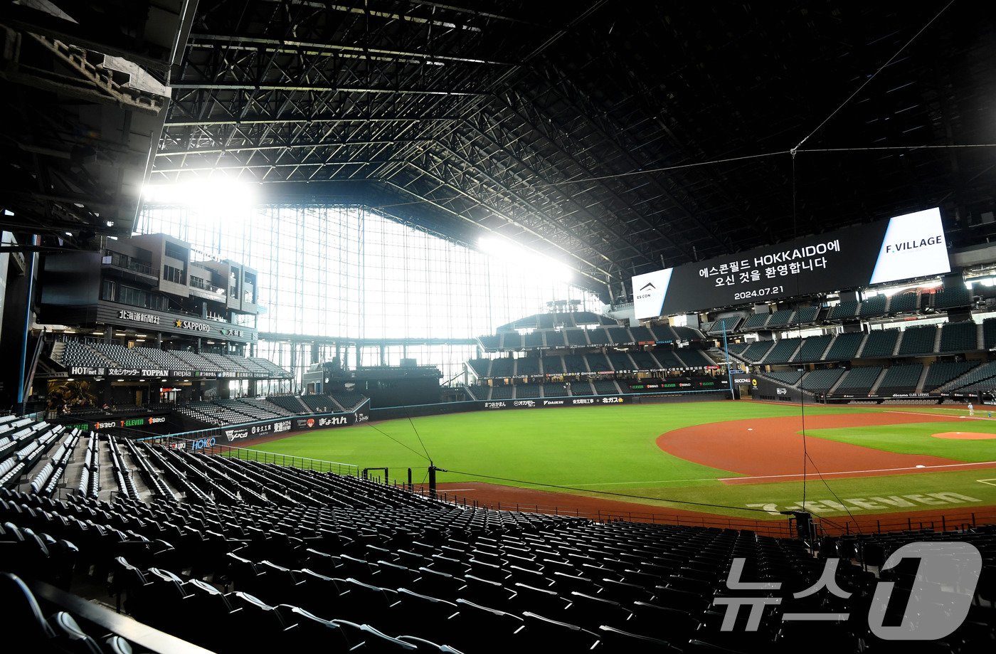 본문 이미지 - 21일 일본 홋카이도 에스콘필드에서 열린 한일 드림 플레이어즈 게임 훈련 전 모습. 2024.7.21/뉴스1 ⓒ News1 사진공동취재단