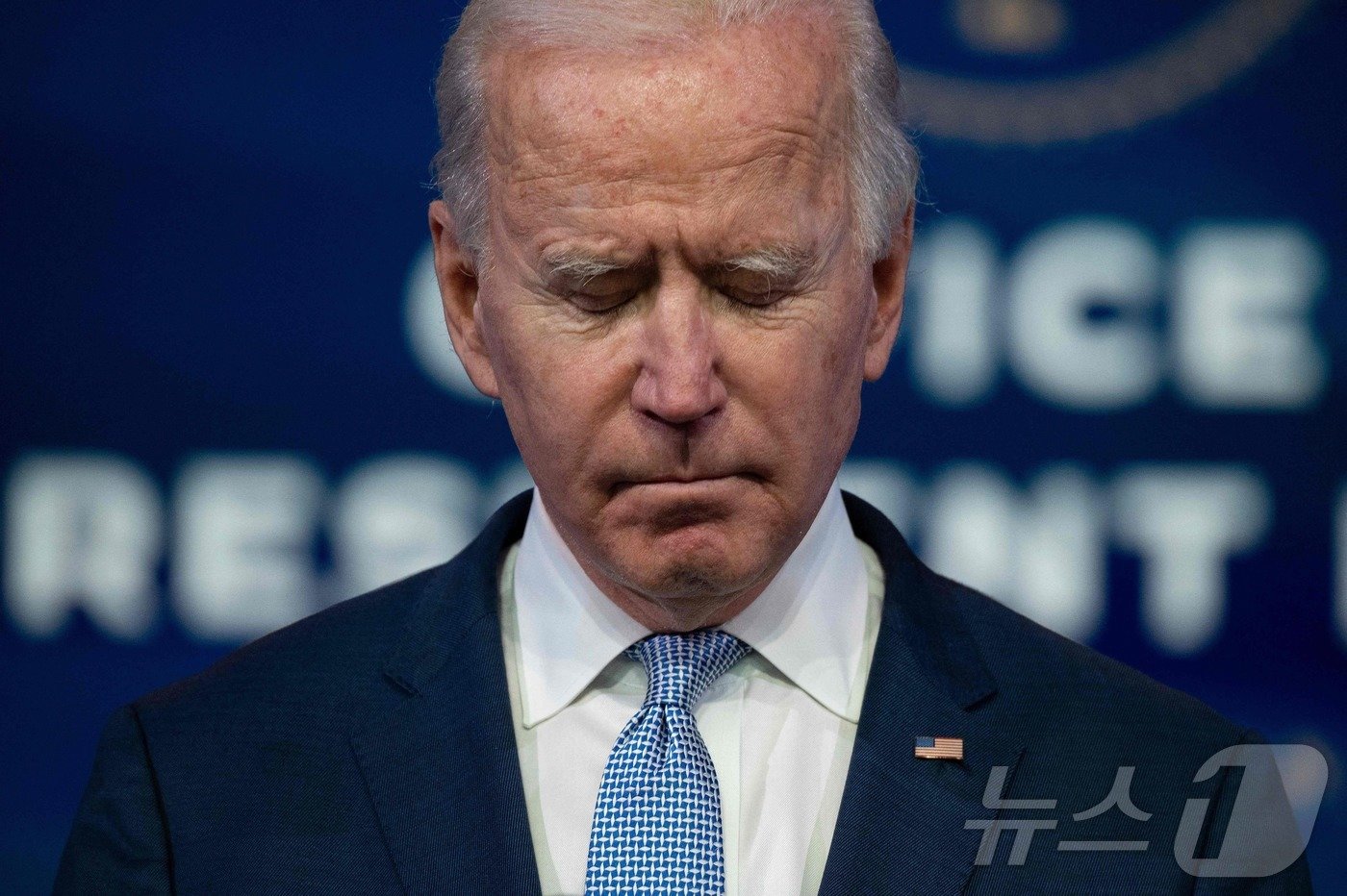 본문 이미지 - 조 바이든 미국 대통령이 지난 1월 6일 델라웨어주 윌밍턴의 퀸 시어터에서 연설을 하고 있다. 바이든 대통령은 21일 (현지시간) 민주당 대선 후보직에서 사퇴하겠다고 발표하며 카멀라 해리스 부통령의 후보 승계를 지지한다고 밝히고 있다. 2024.07.22 ⓒ AFP=뉴스1 ⓒ News1 우동명 기자